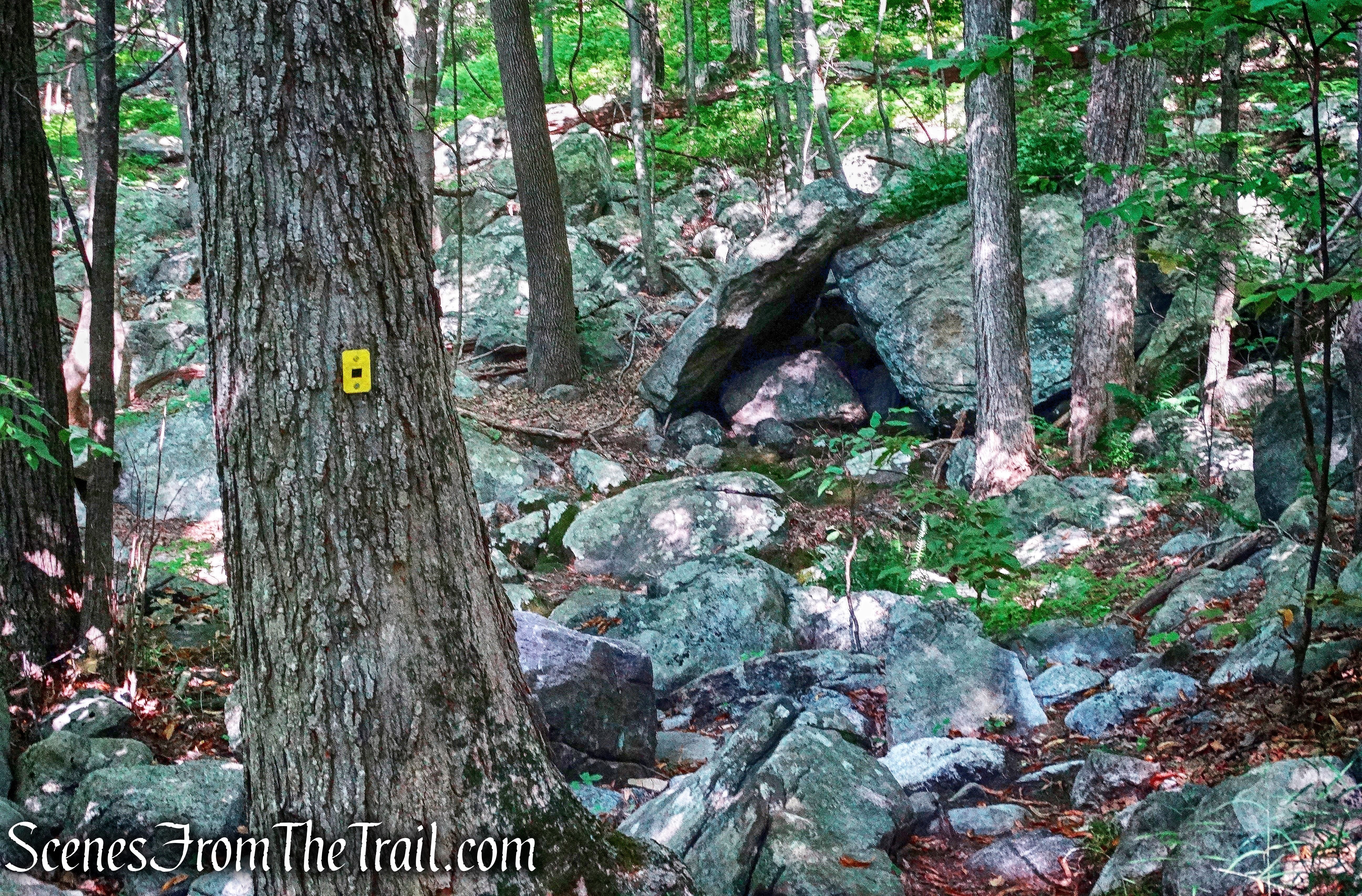 inverted V-shaped rock formation alongside Manaticut Point Spur Trail