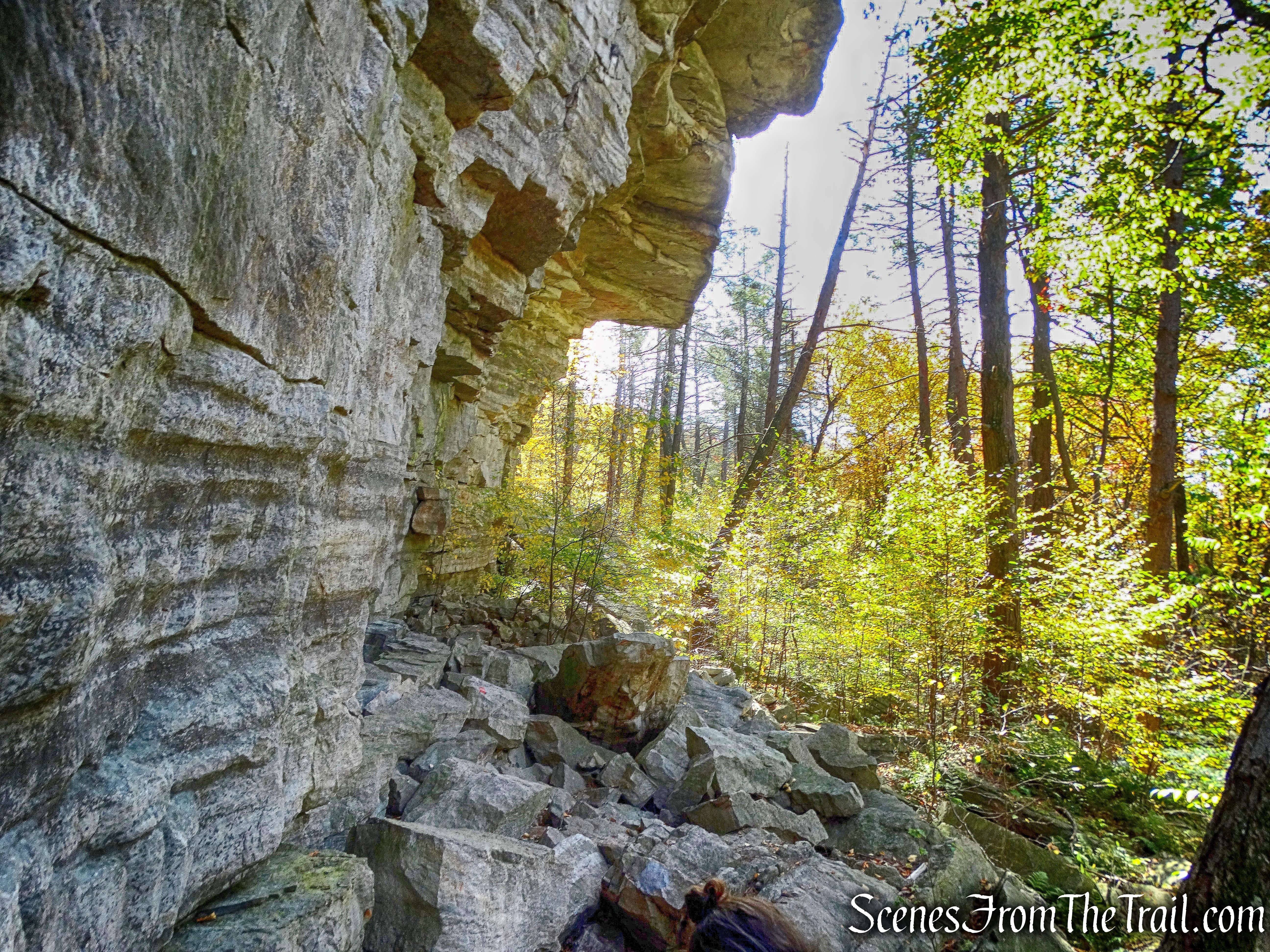Arching Rocks Path