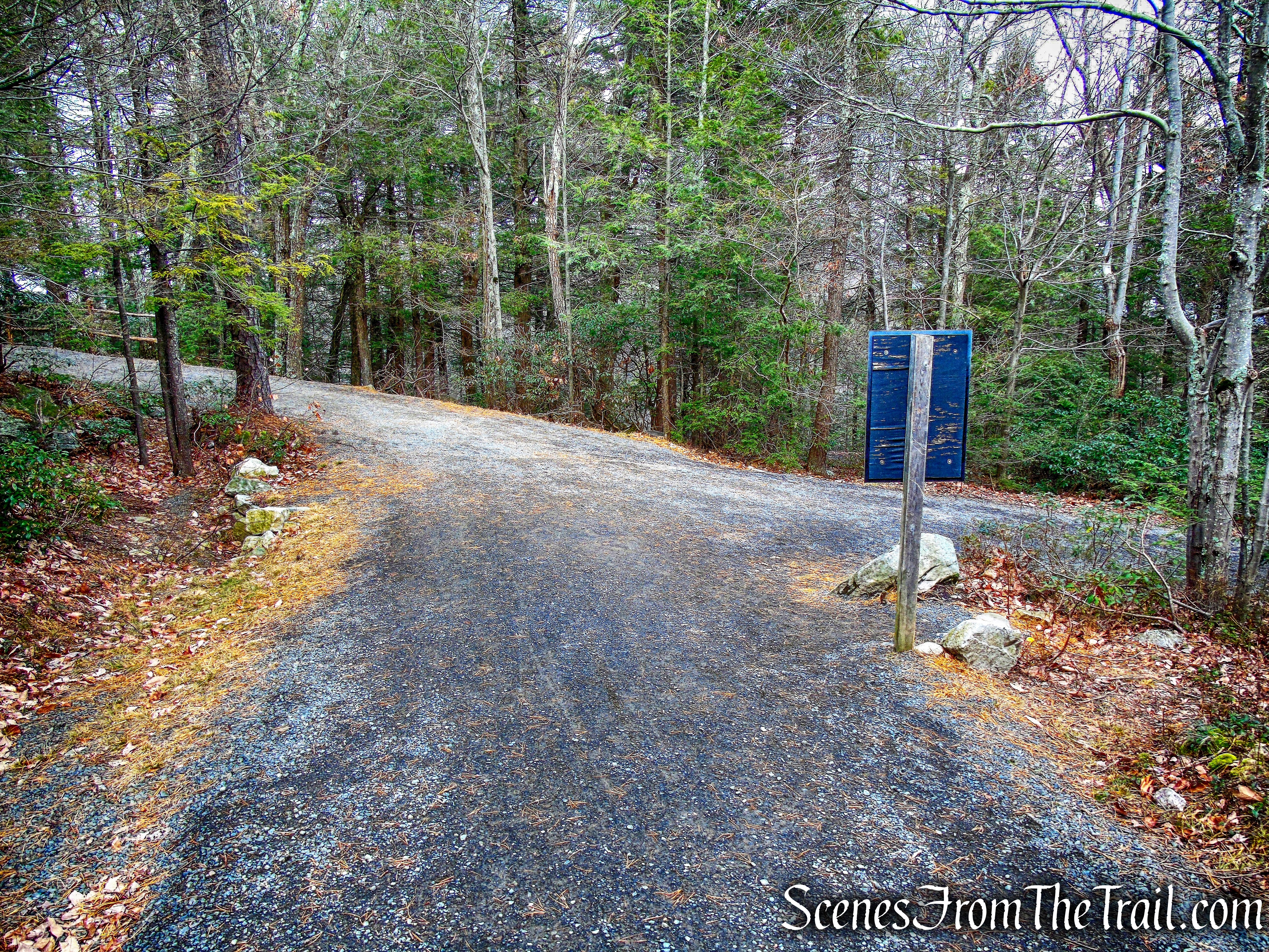 T-intersection with the Lake Minnewaska Carriage Road