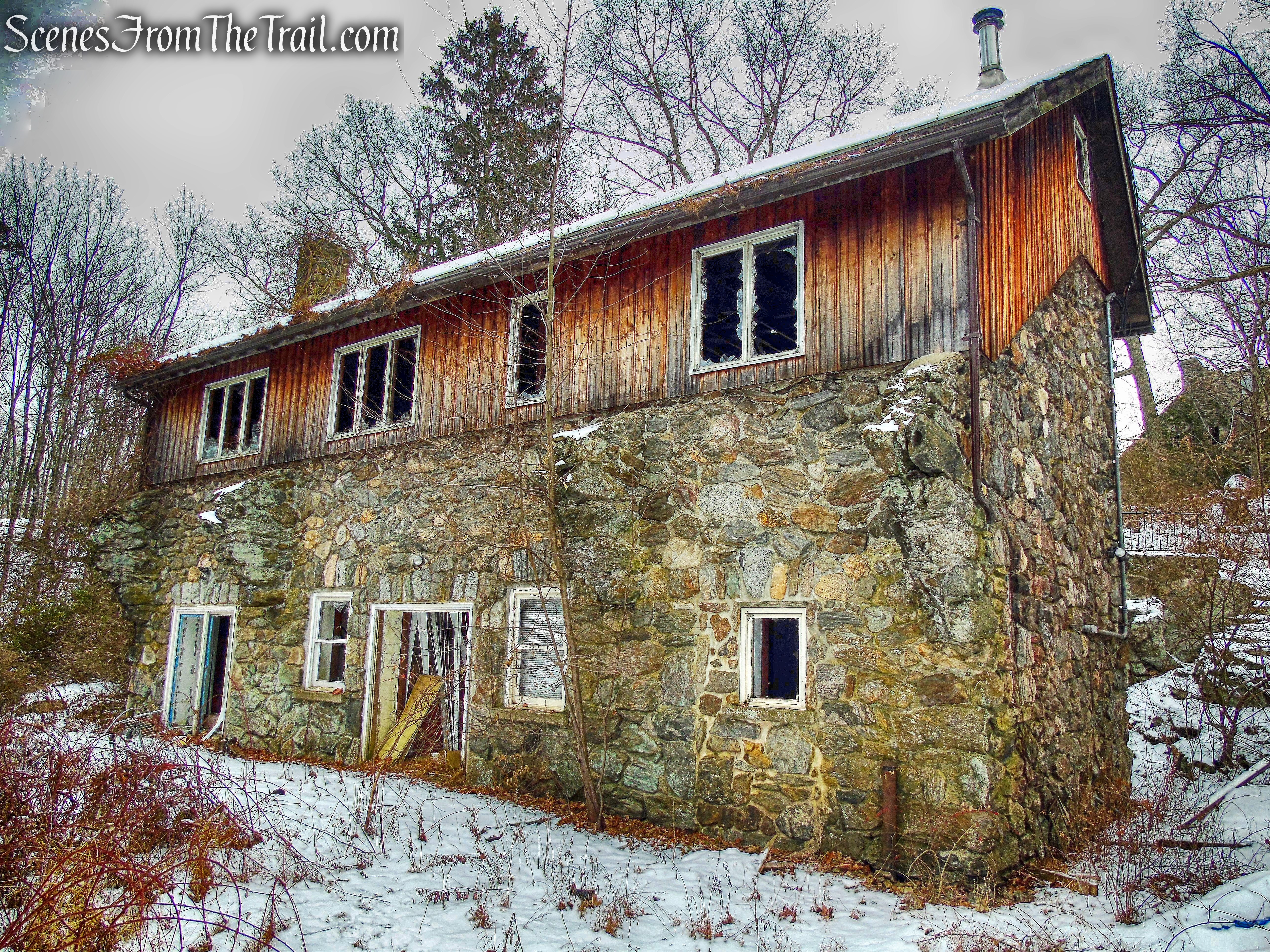 garage - Elda Castle