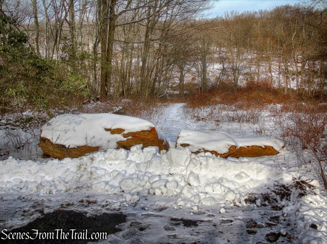 start of hike - hikers parking