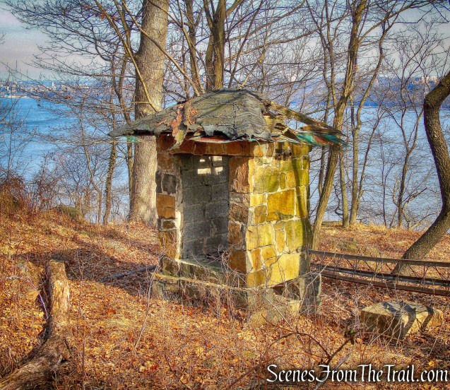 stone ruins - Long Path