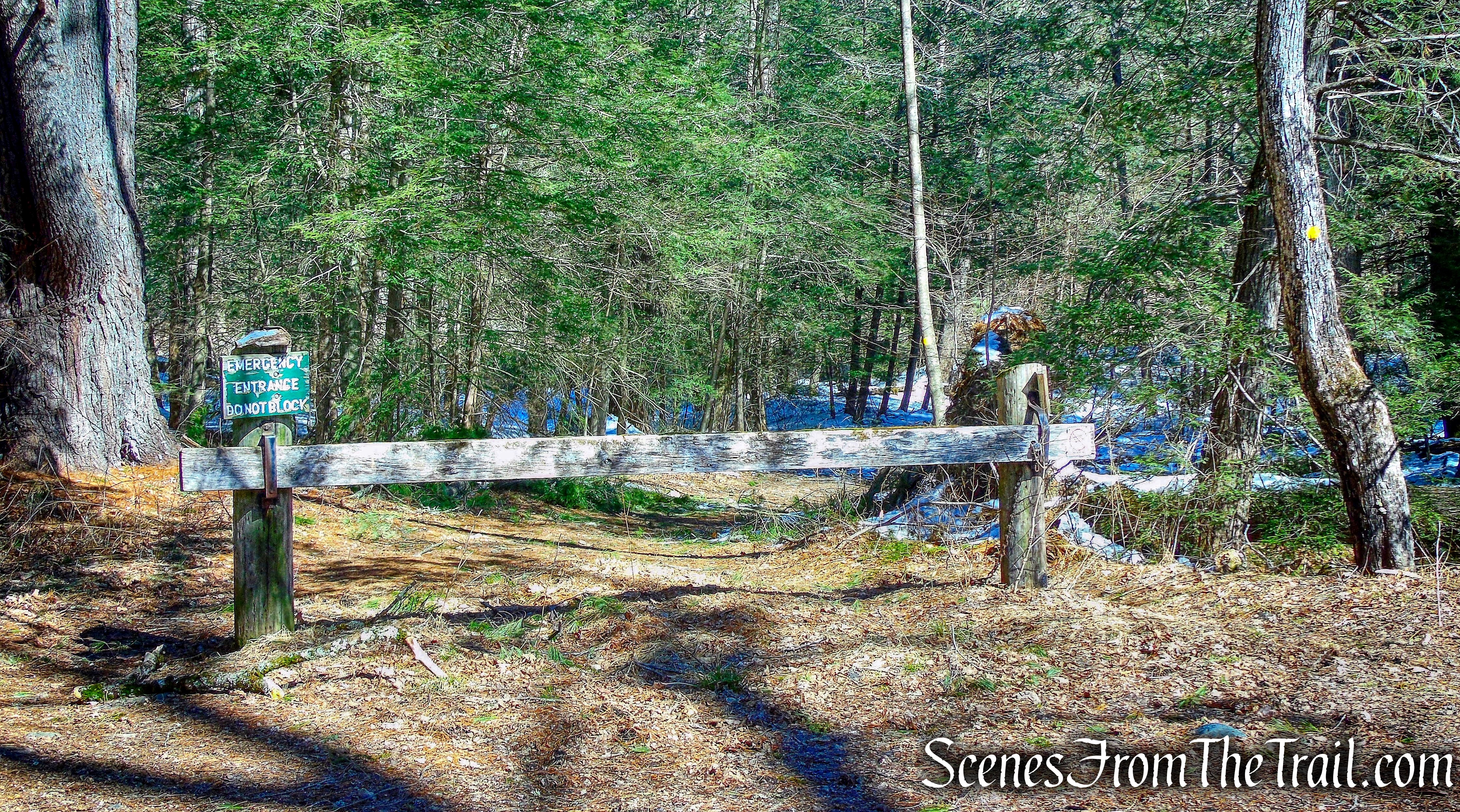 yellow-circle-blazed trail Steep Rock Loop Trail