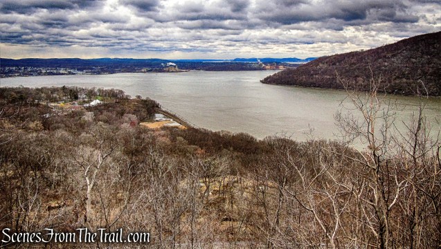 southern viewpoint - Camp Smith Trail