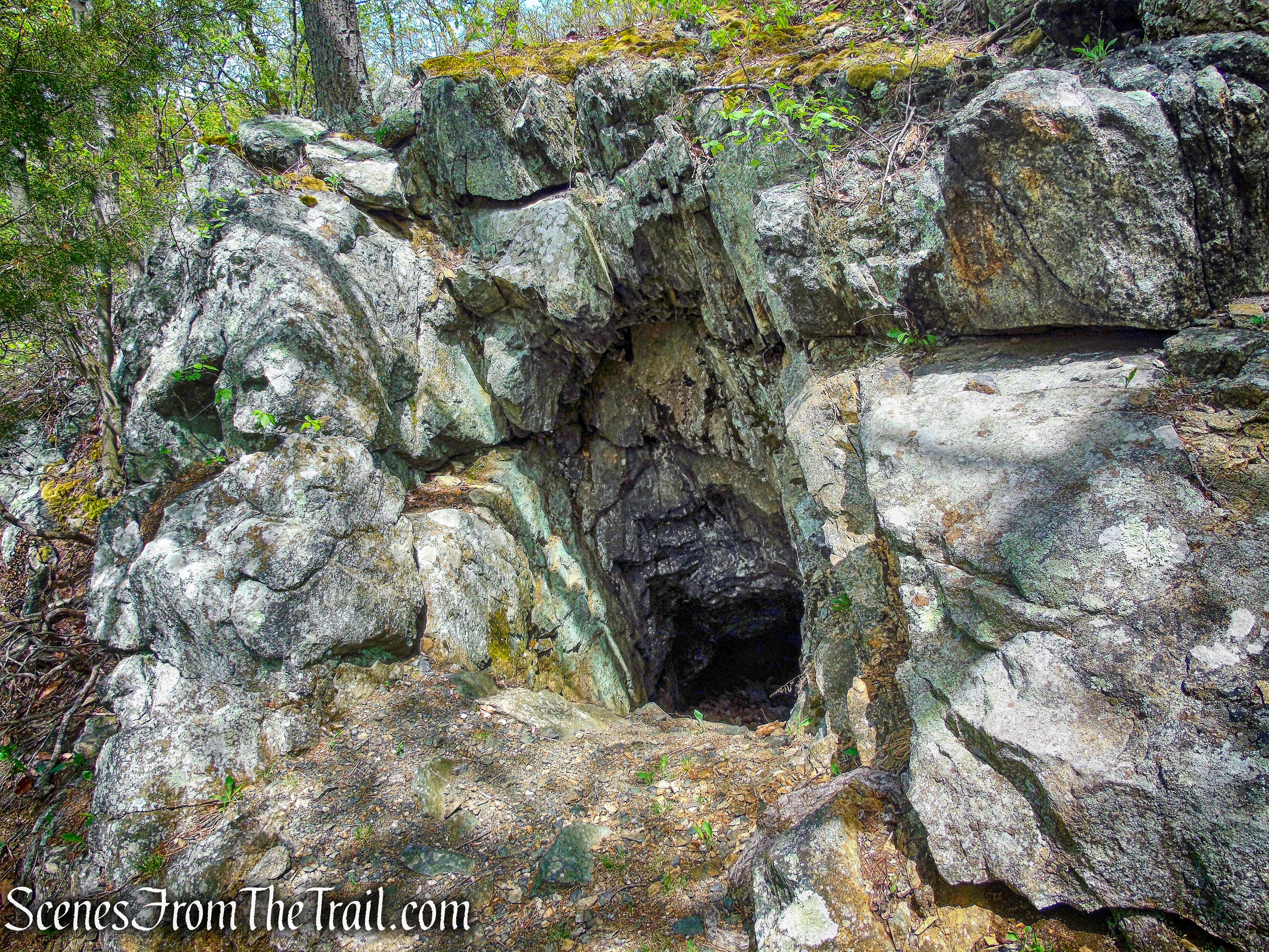 iron mine - co-aligned Mine and Roomy Mine Trails