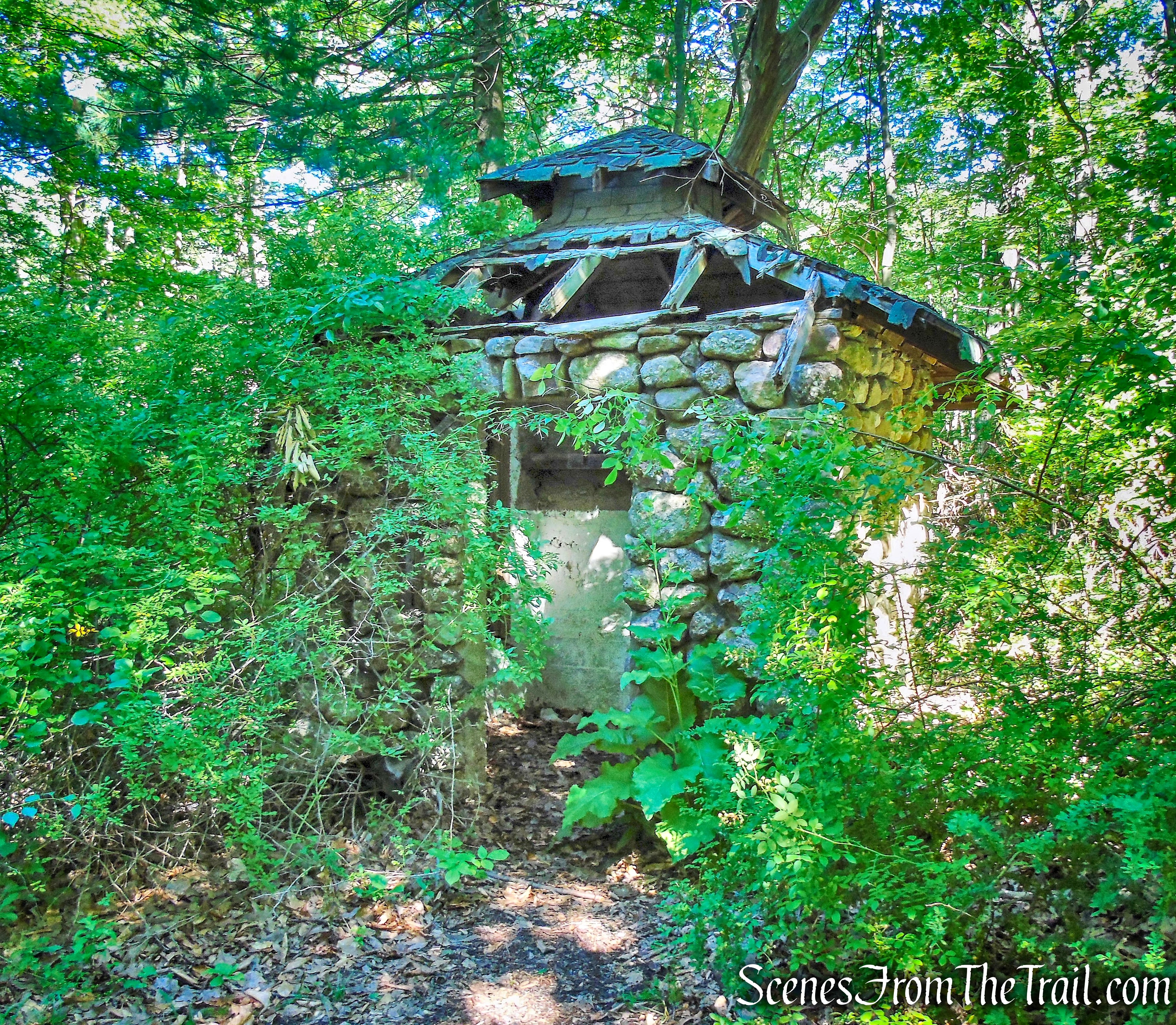 stone gatehouse - S-BM Trail
