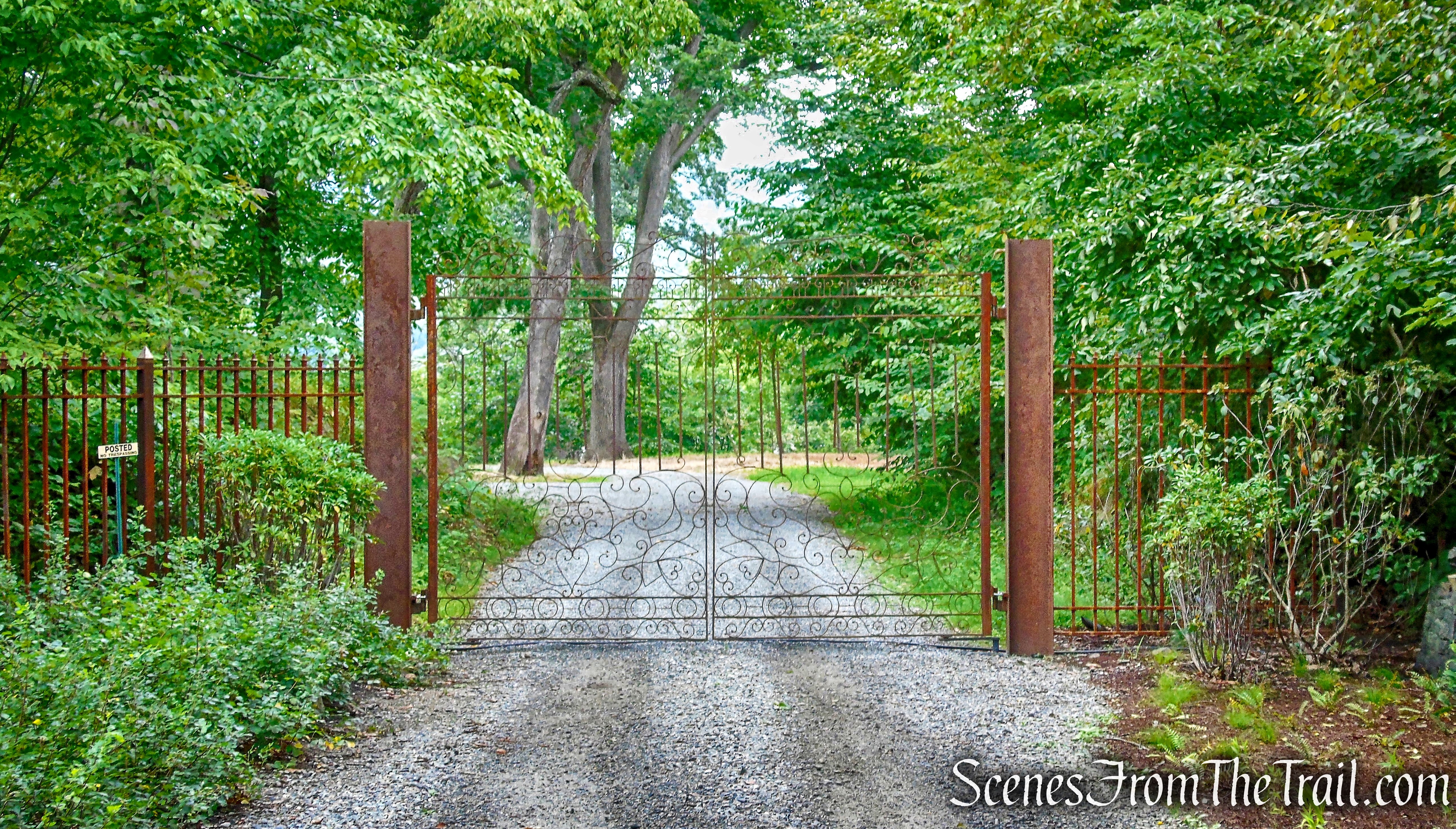 gate - Livingston Mansion