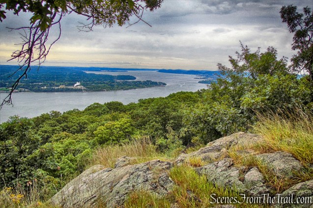 view south of Hudson River from Timp-Torne Trail