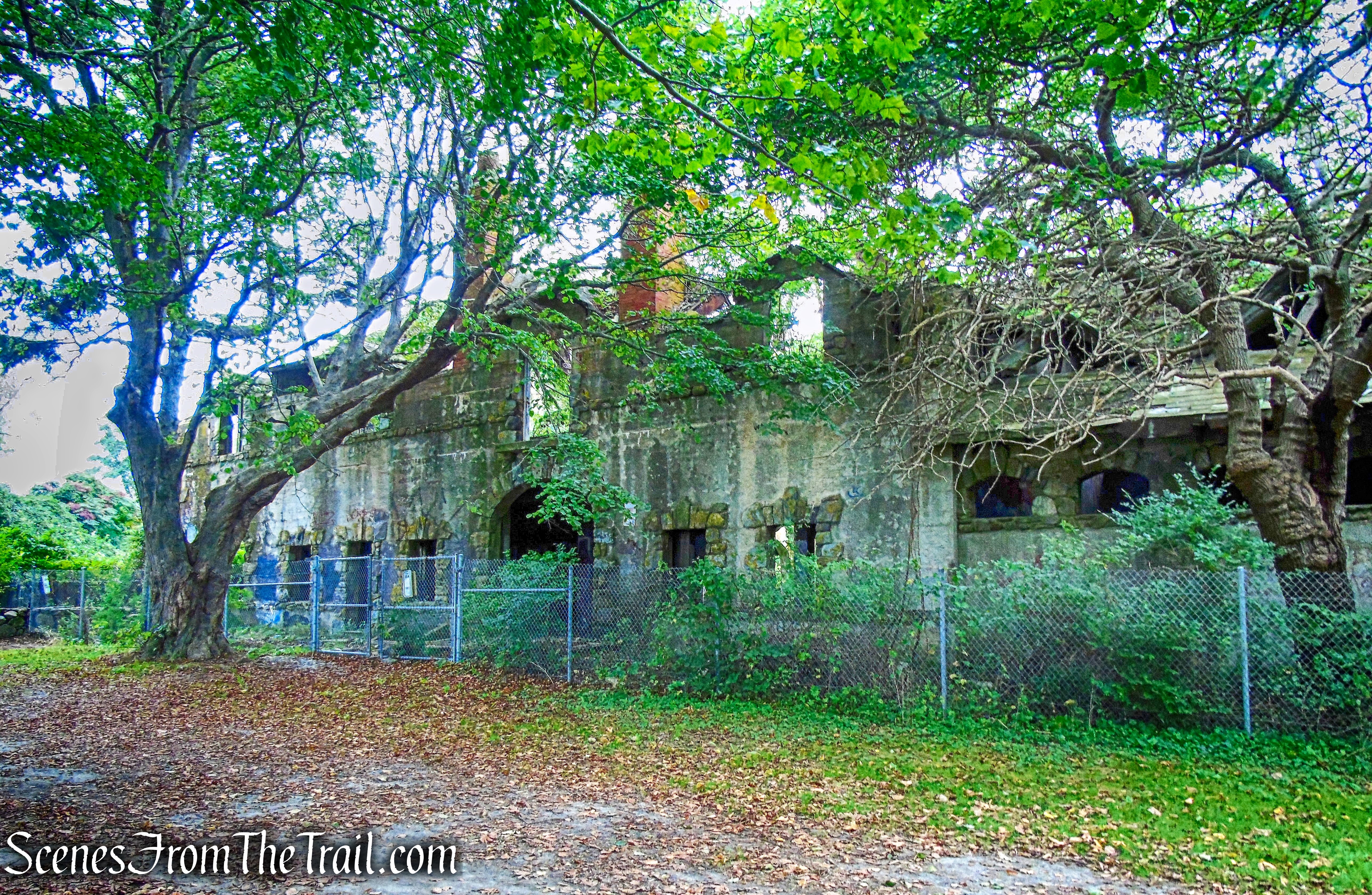 carriage house - Brenton Point State Park