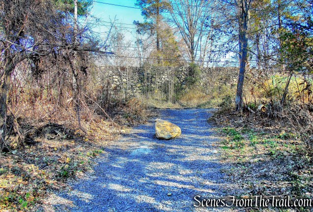 terminus of Tarrytown Lakes Trail at County House Road
