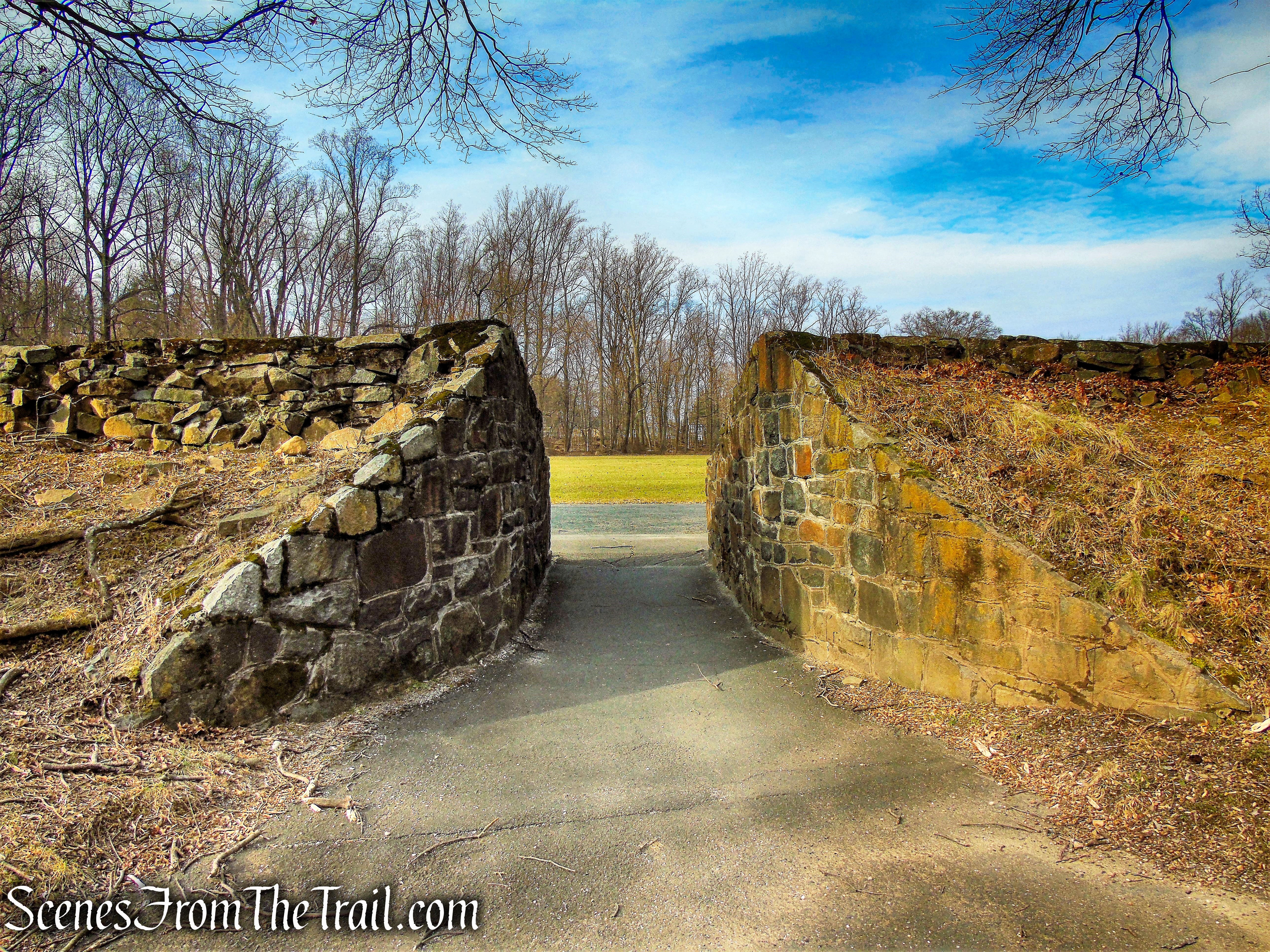 Tallman Mountain State Park