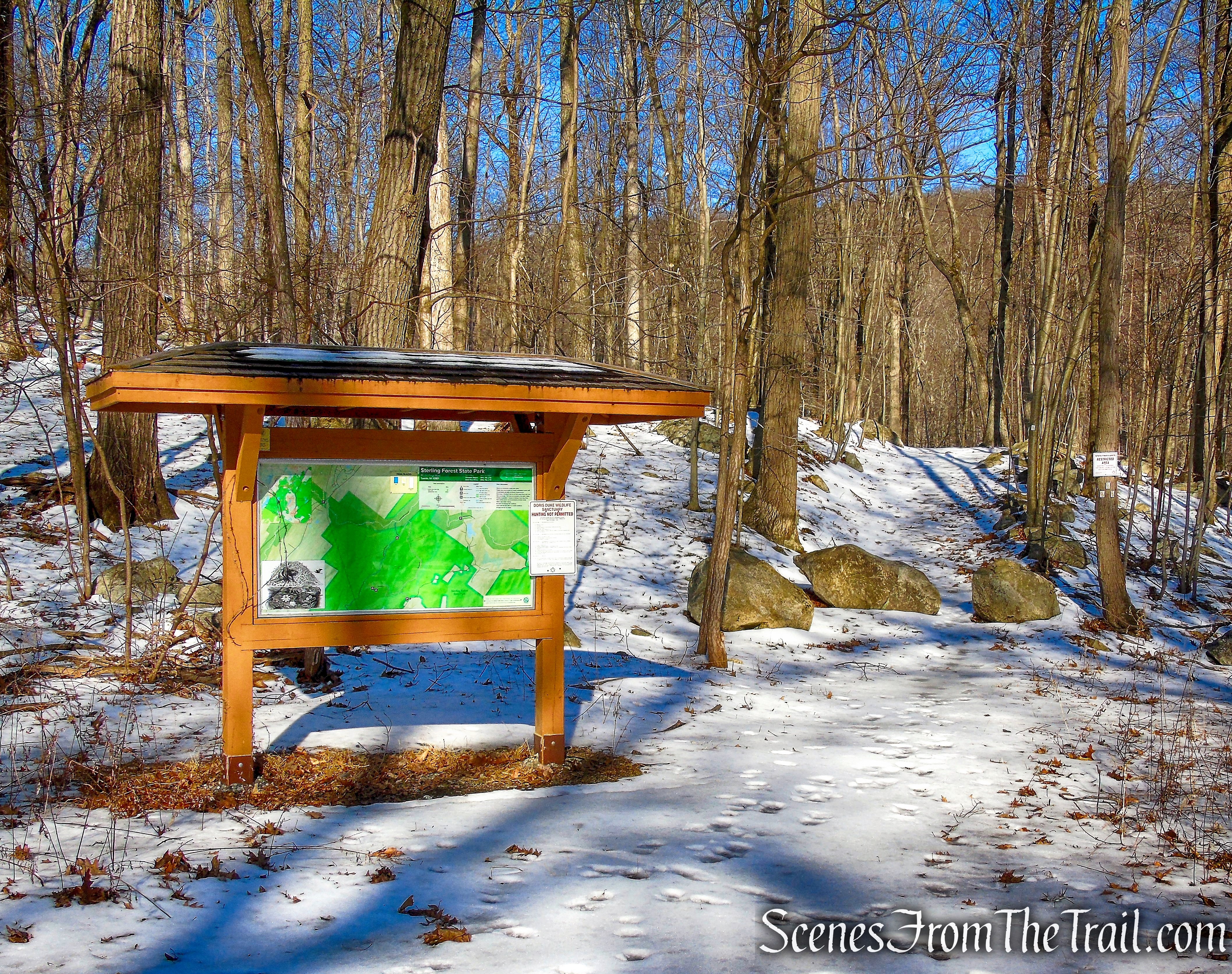 Doris Duke Trail begins to the right of the kiosk