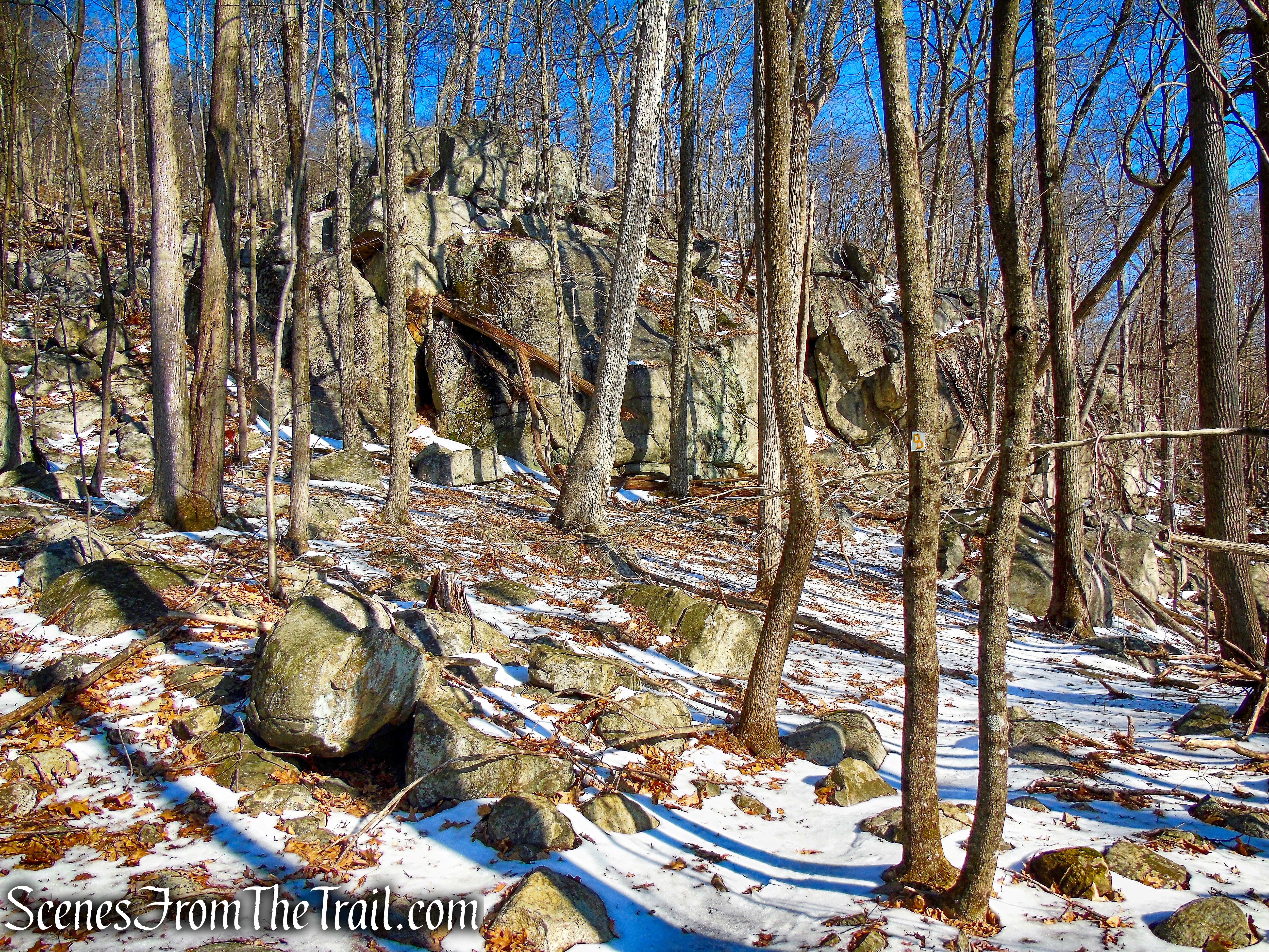 massive cliffs - Doris Duke Trail