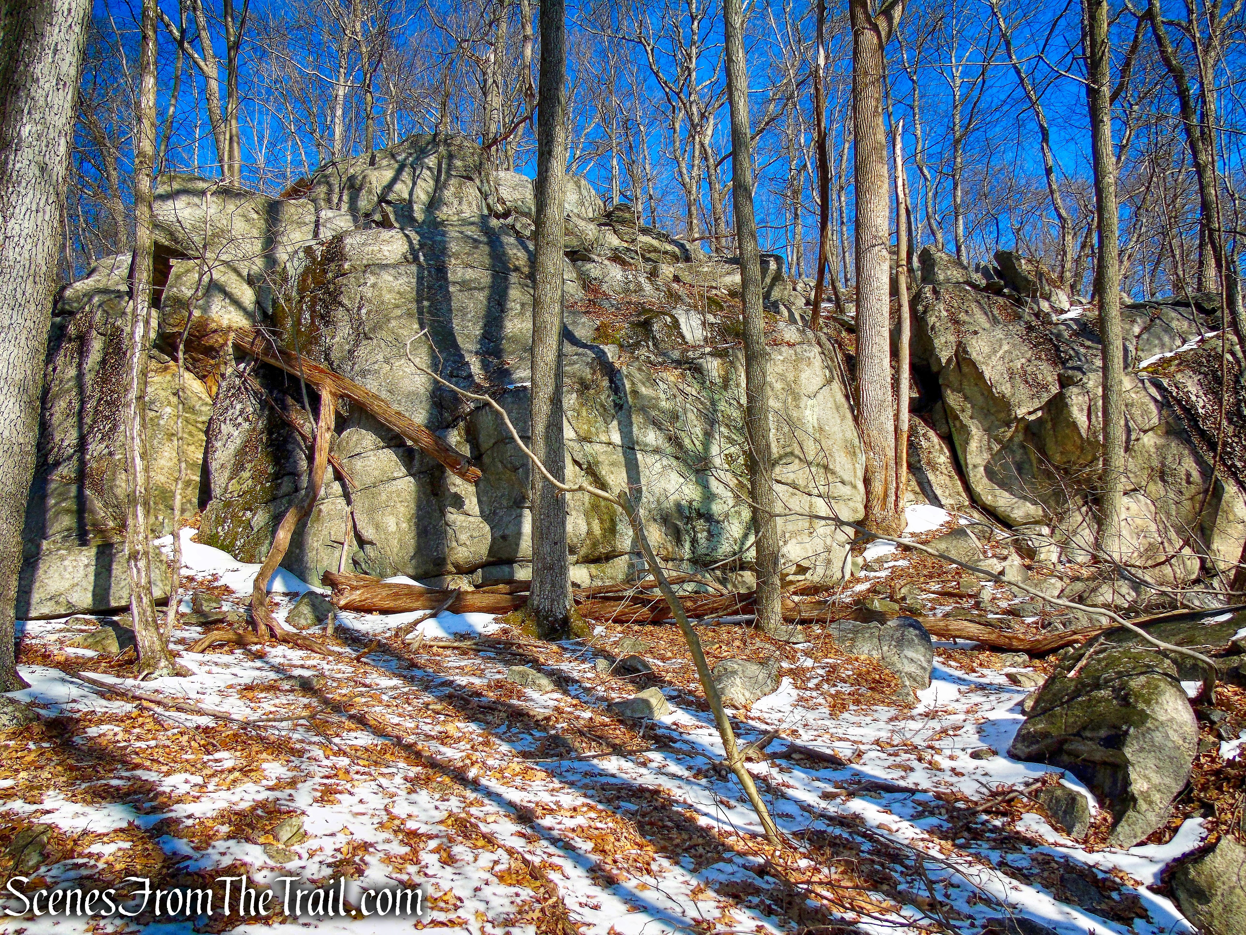 massive cliffs - Doris Duke Trail
