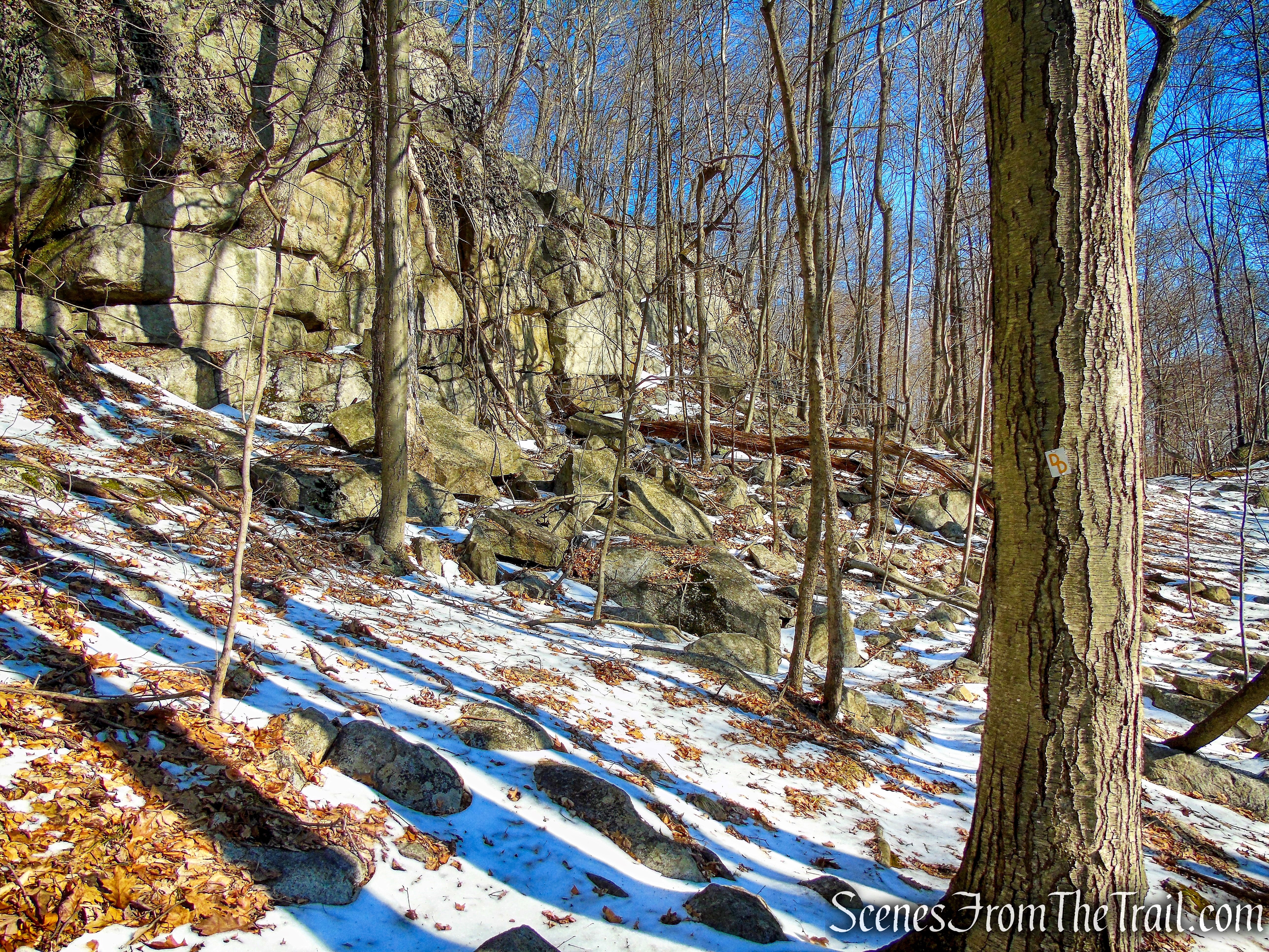 massive cliffs - Doris Duke Trail