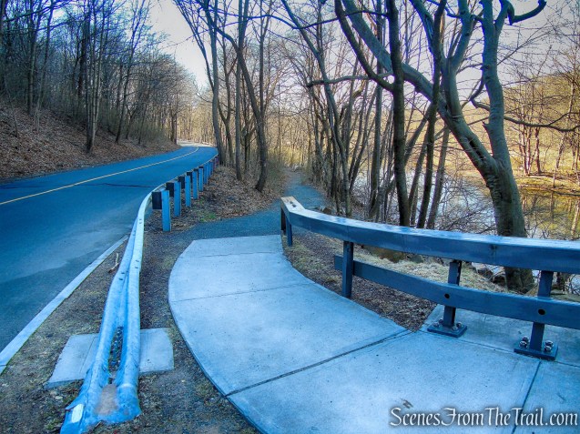 White Trail crosses East Rock Road