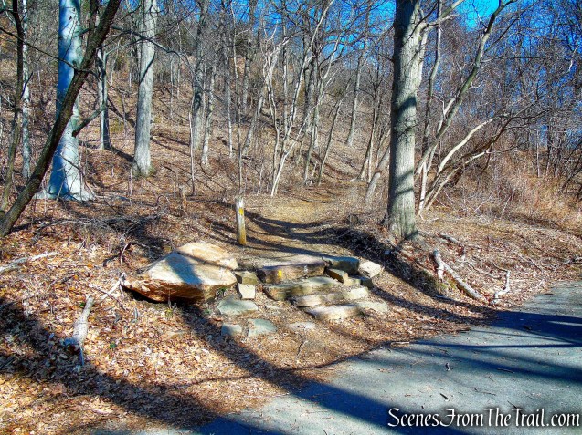 White Trail joins the start of the Yellow Trail