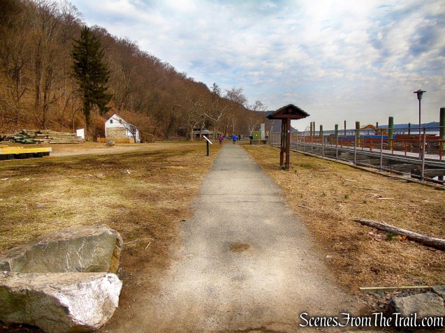 Shore Trail - Alpine Boat Basin