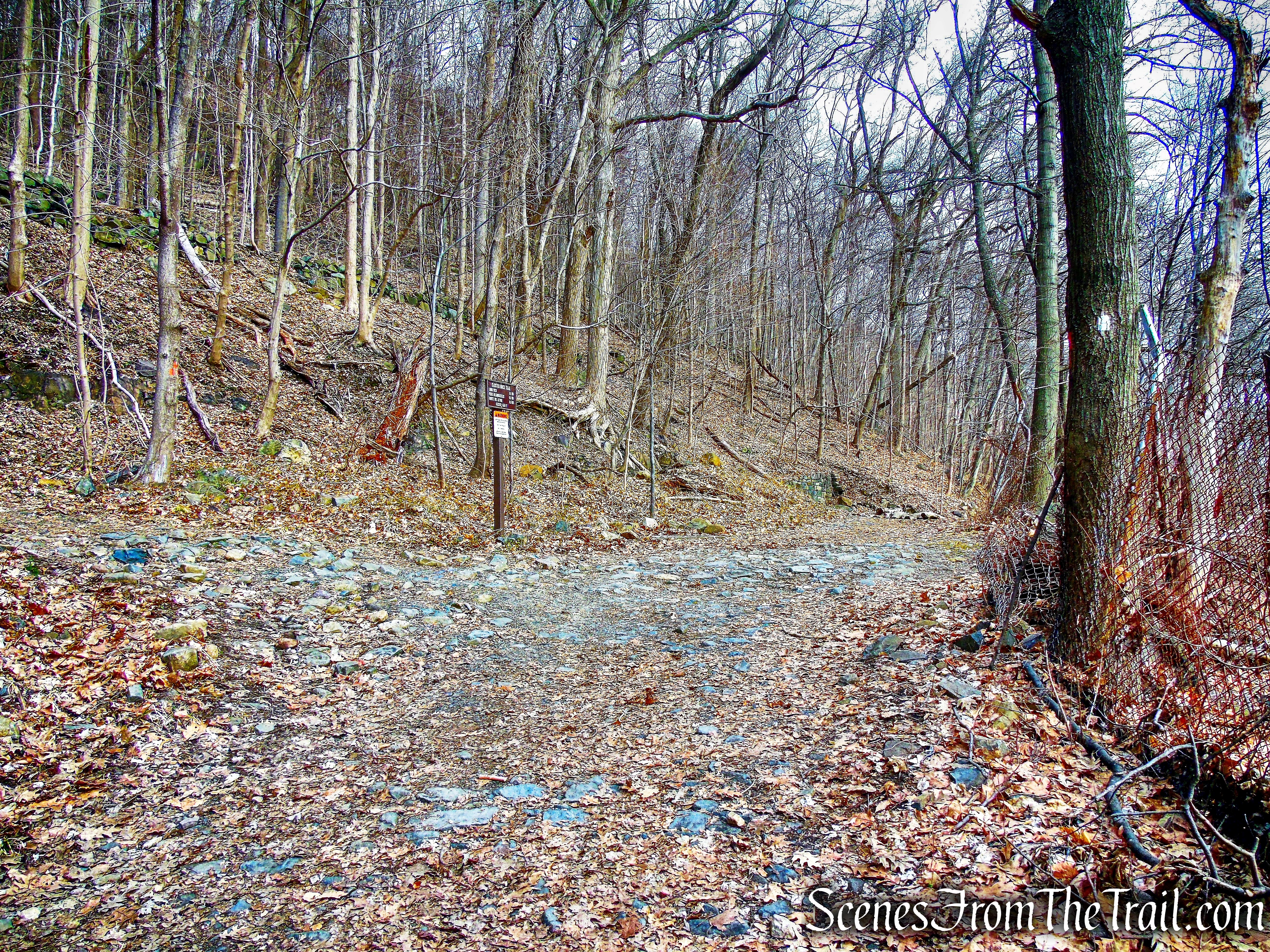 turn left on Closter Dock Trail