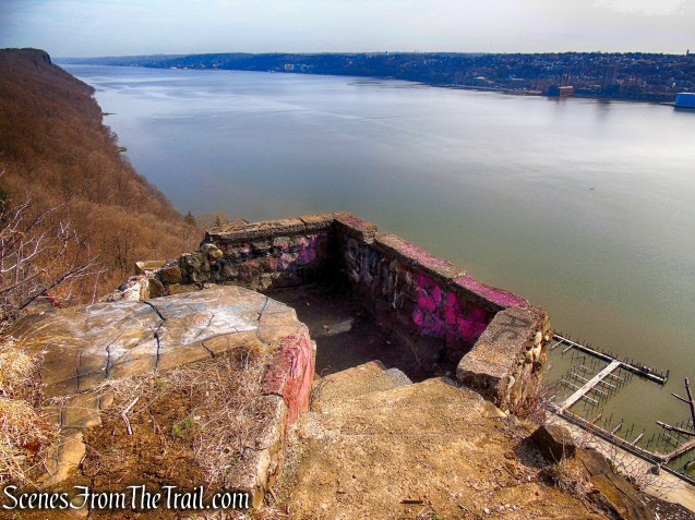 looking north from parapet near Pulpit Rock