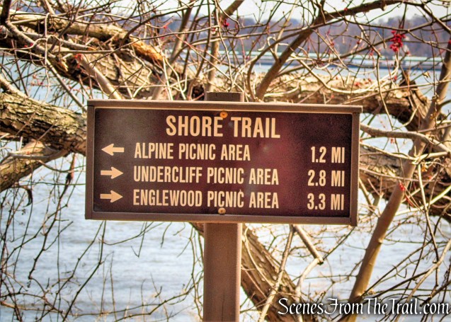 turn left on Shore Trail