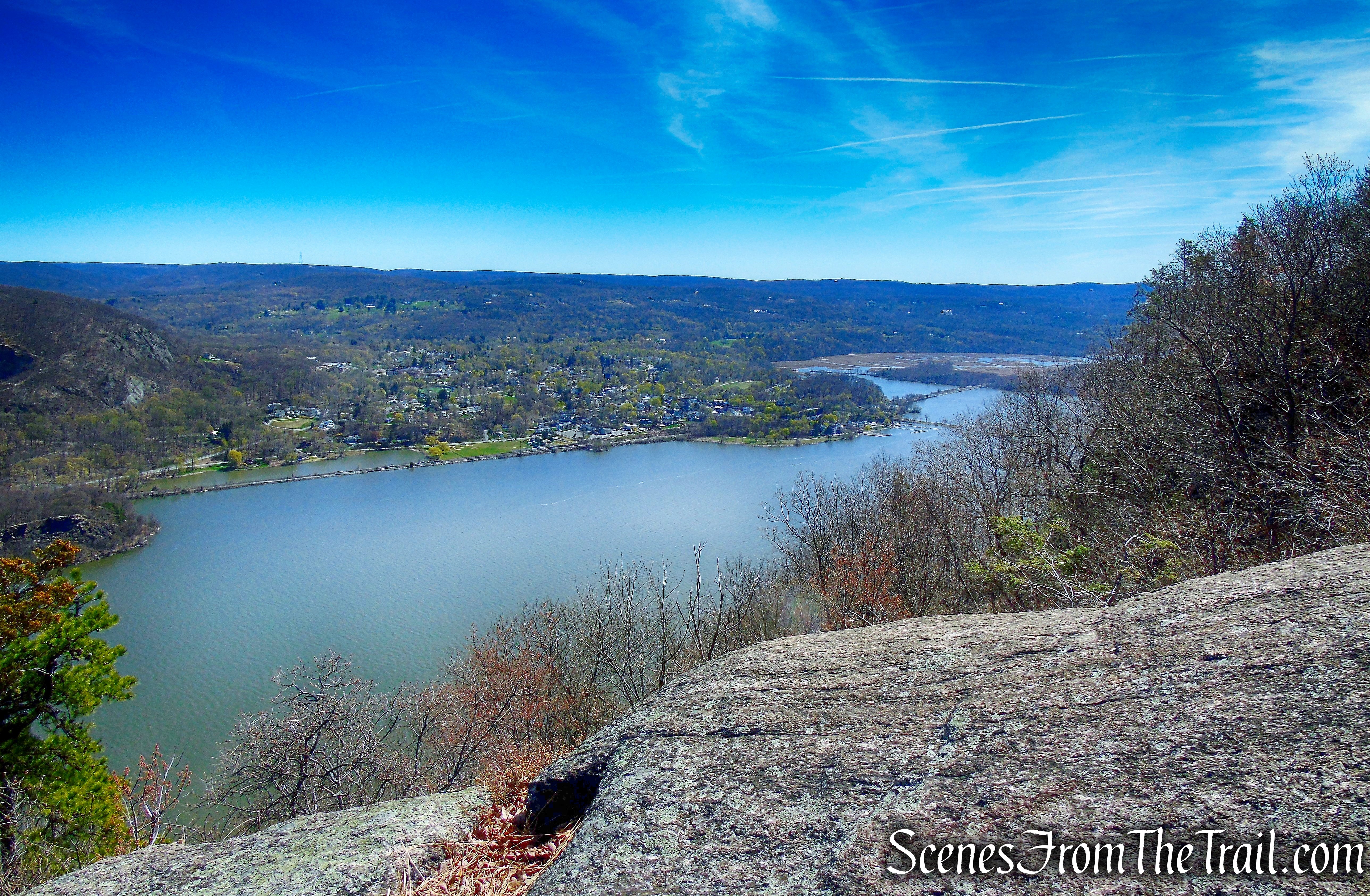 view southeast from Howell Trail