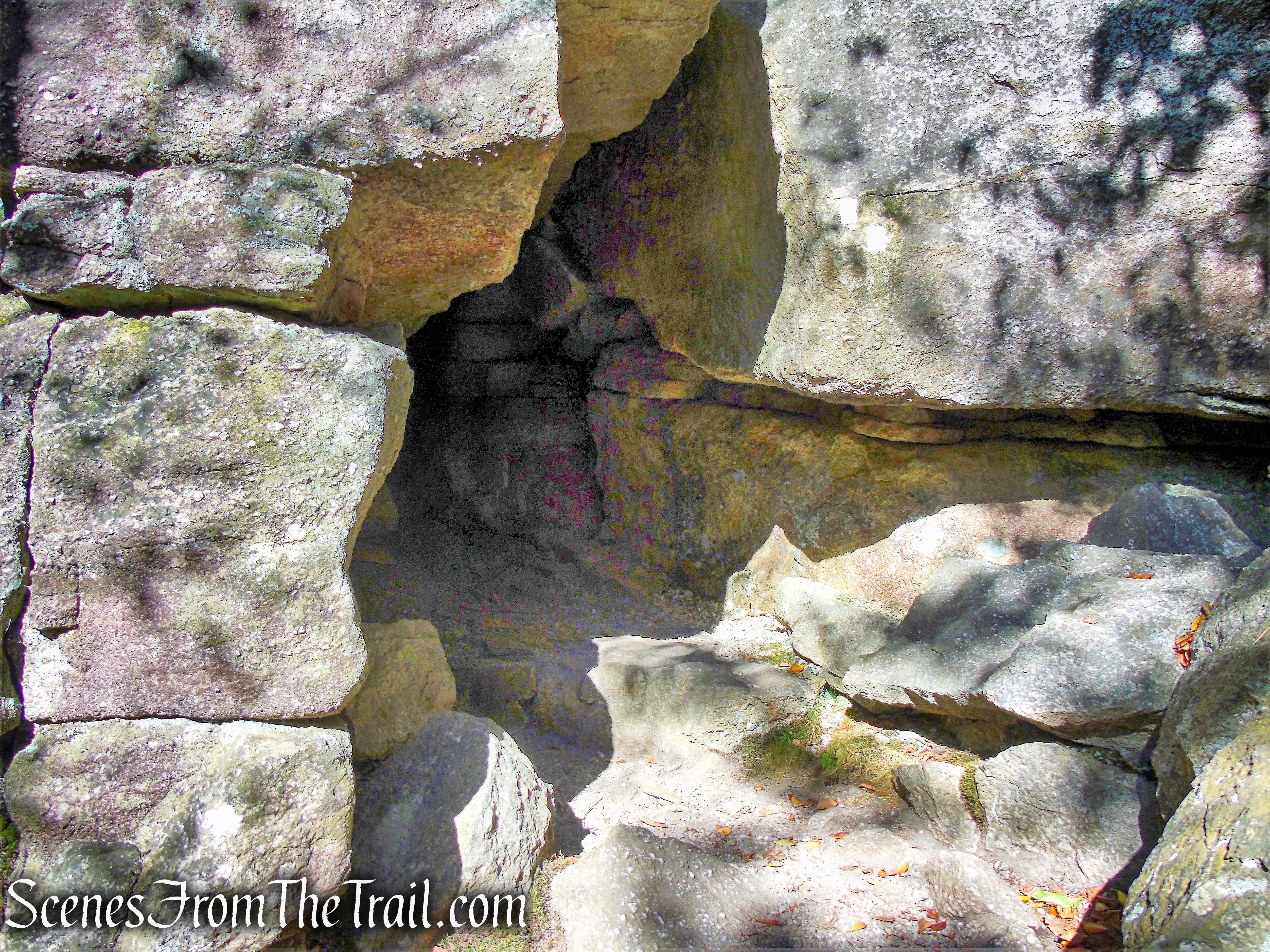 Ice Caves Loop Trail - Sam's Point Preserve