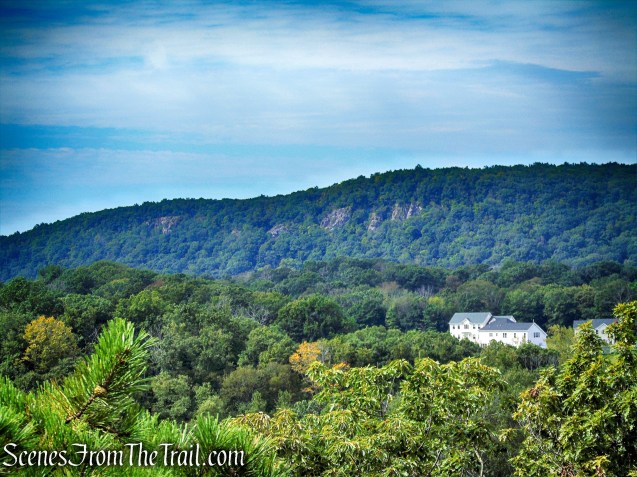 Mattabesett Trail - Mica Ledges Preserve