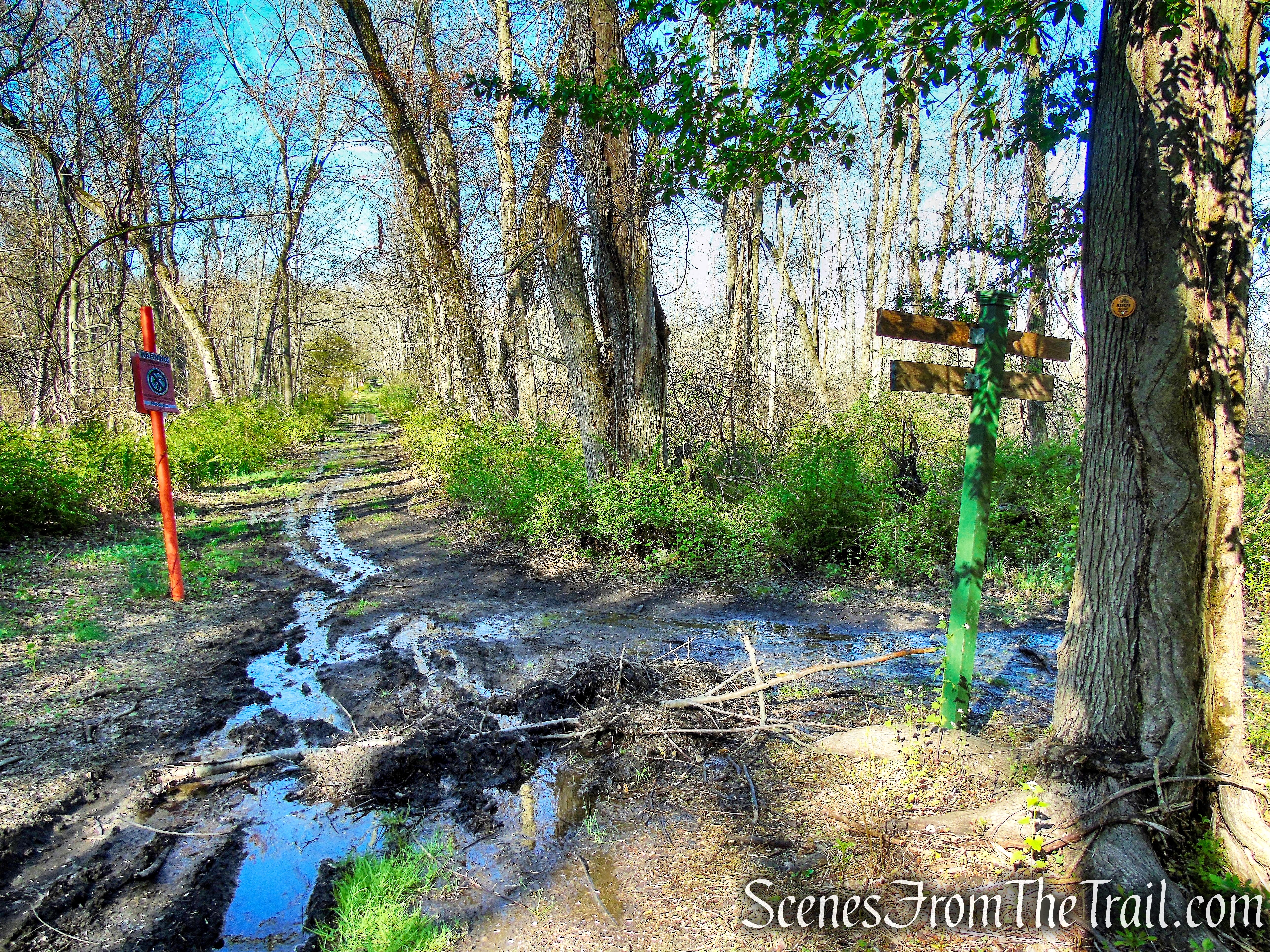 turn right on Yellow Connector Trail