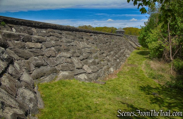 turn right to remain on Upper Trail