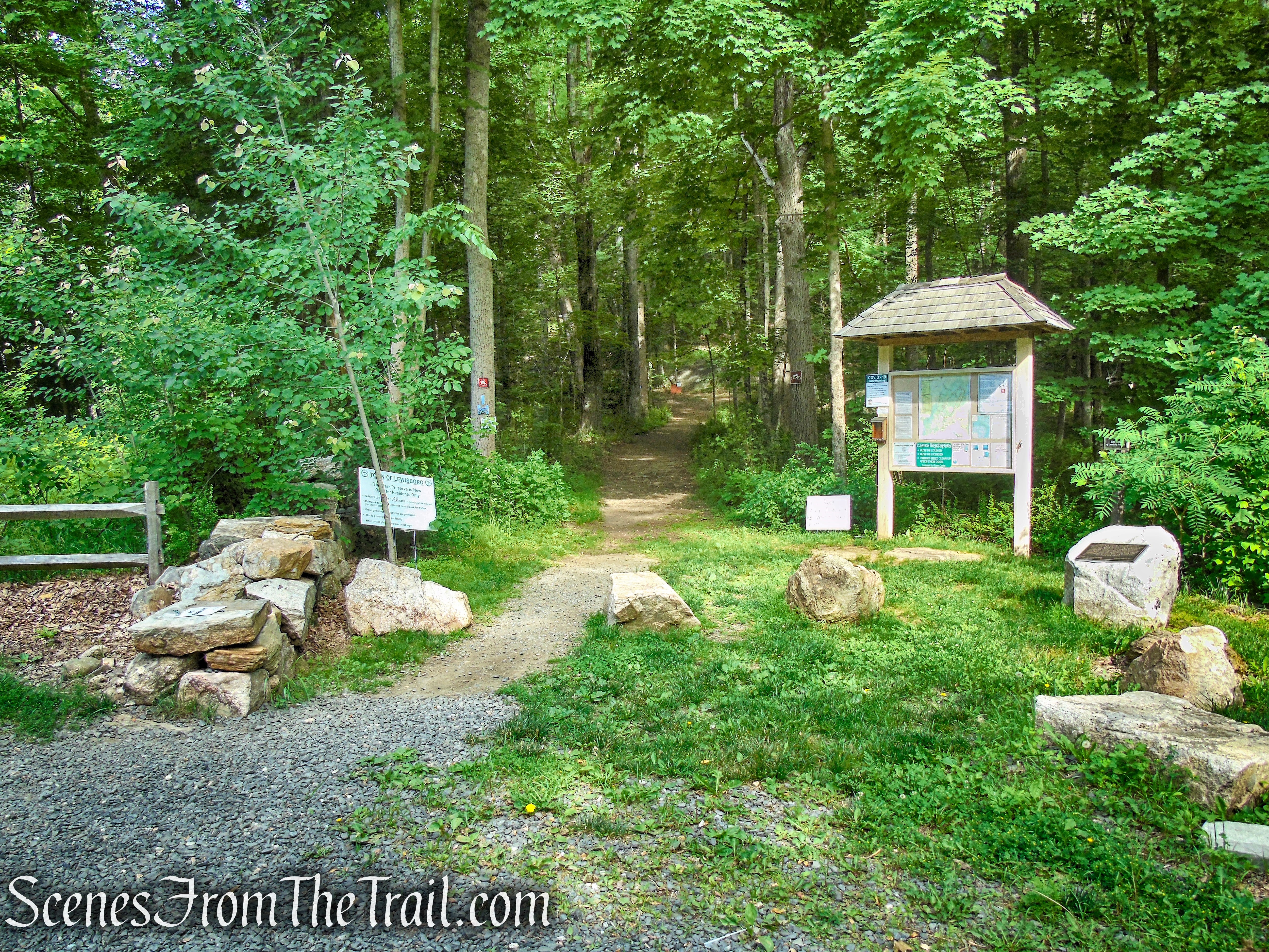 Trailhead - Leon Levy Preserve 