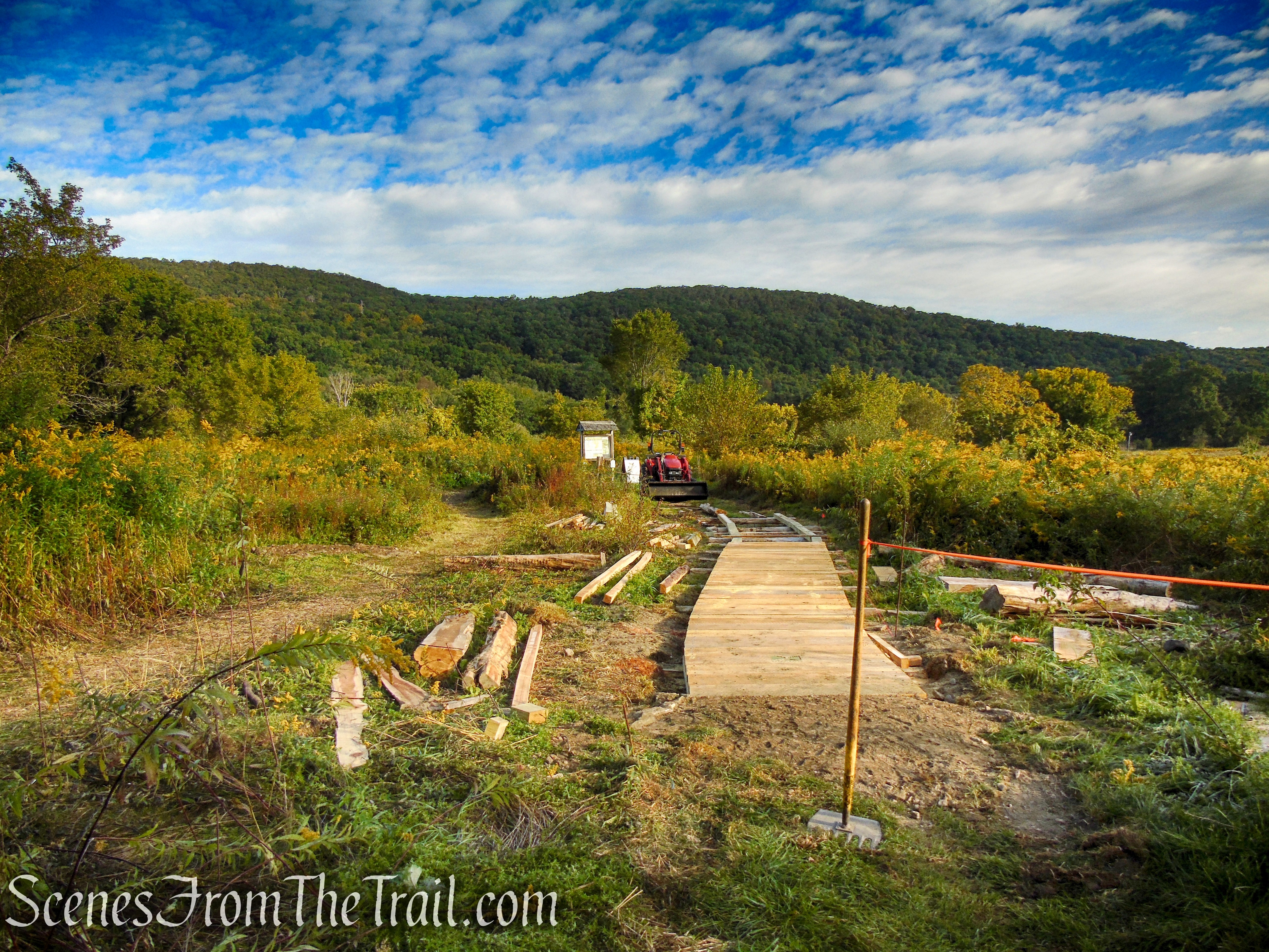 trailhead - Macricostas Preserve