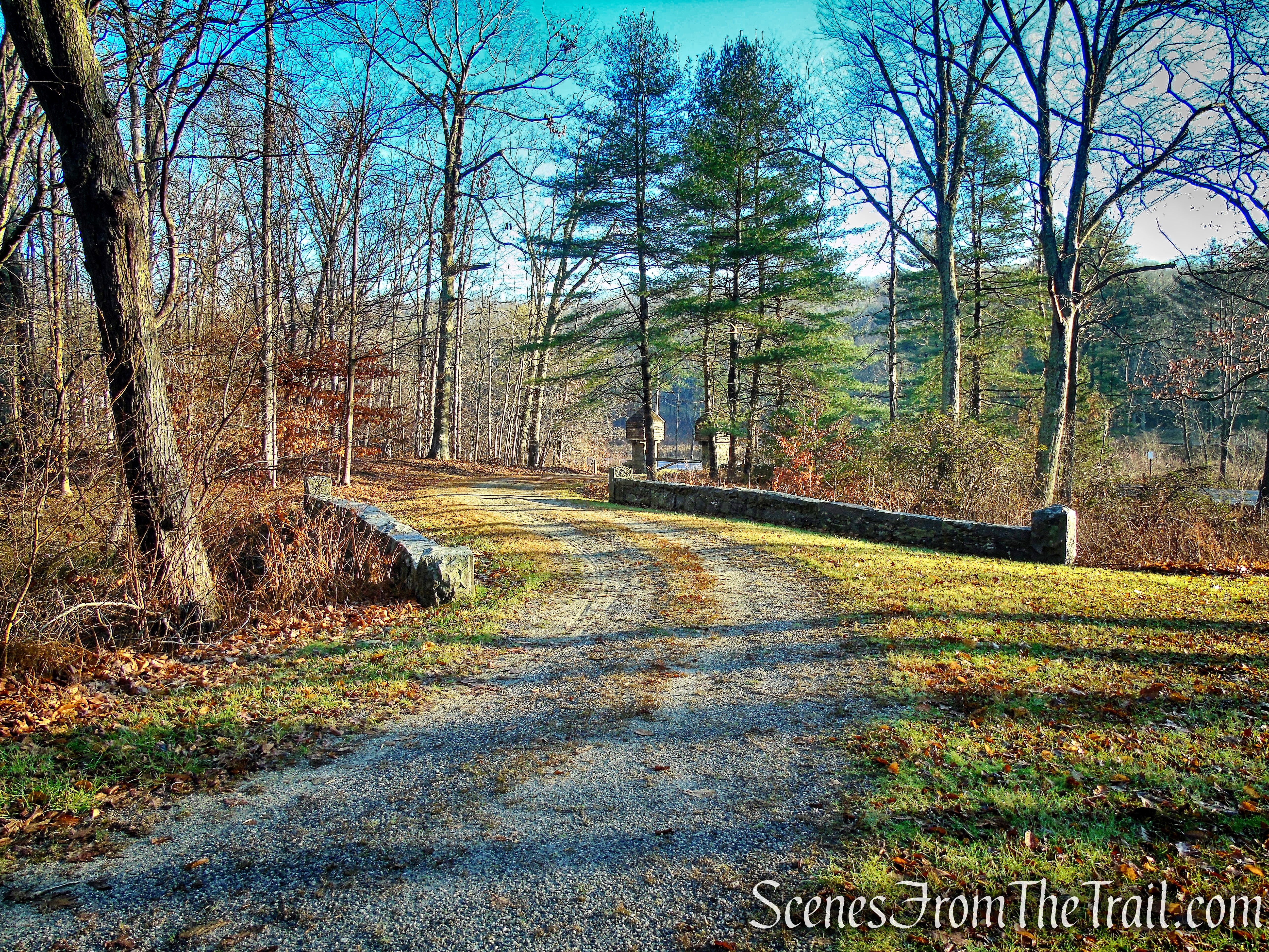 gravel road - Putnam Memorial State Park