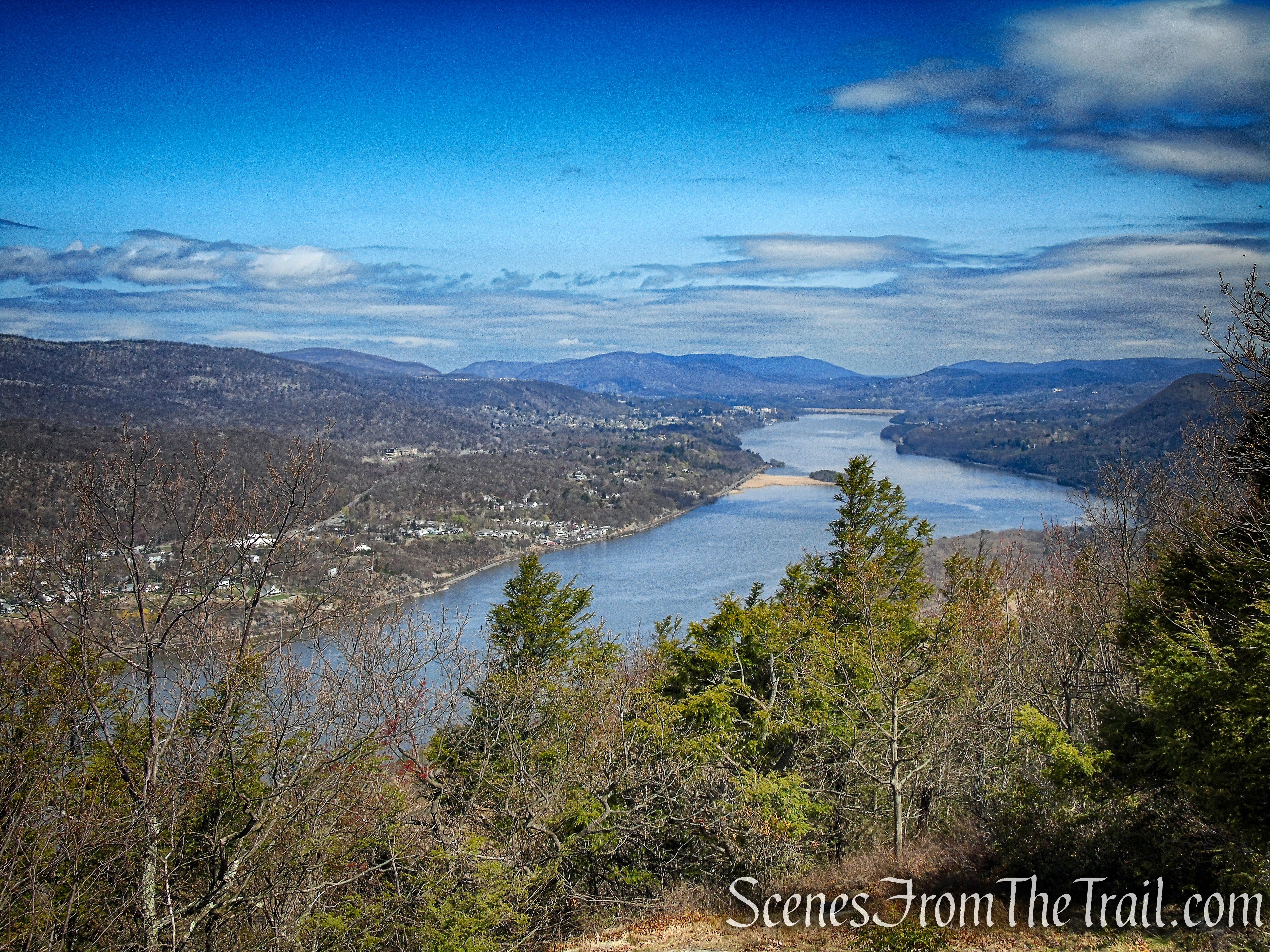 view north of the Hudson River from Anthony’s Nose