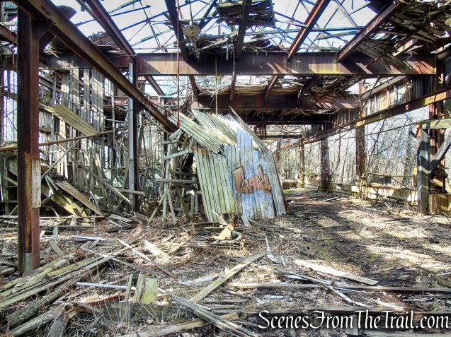 Polar Bear sculpture - Cedar Hill Rail Yard