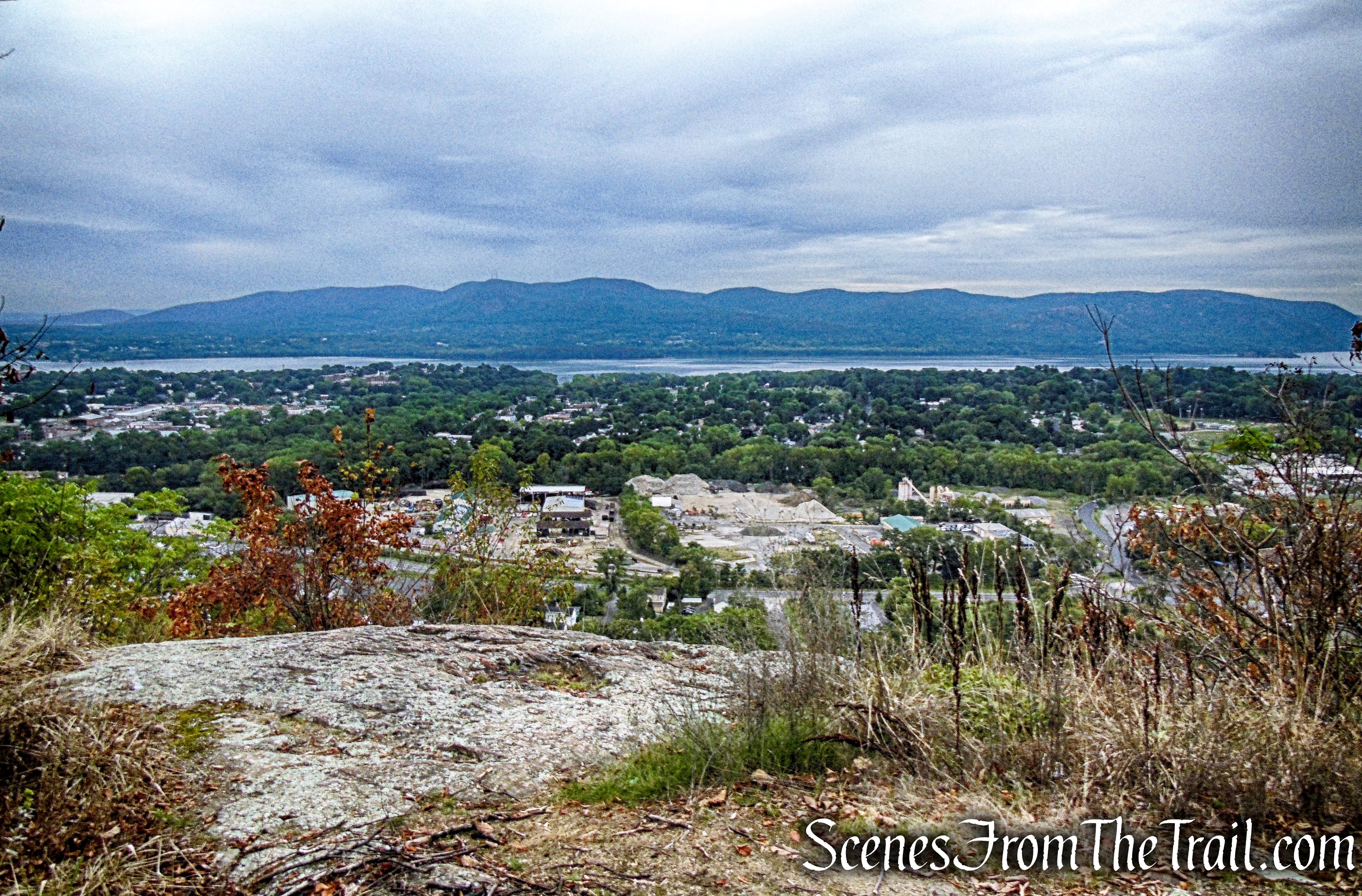 Yellow Trail viewpoint – Snake Hill
