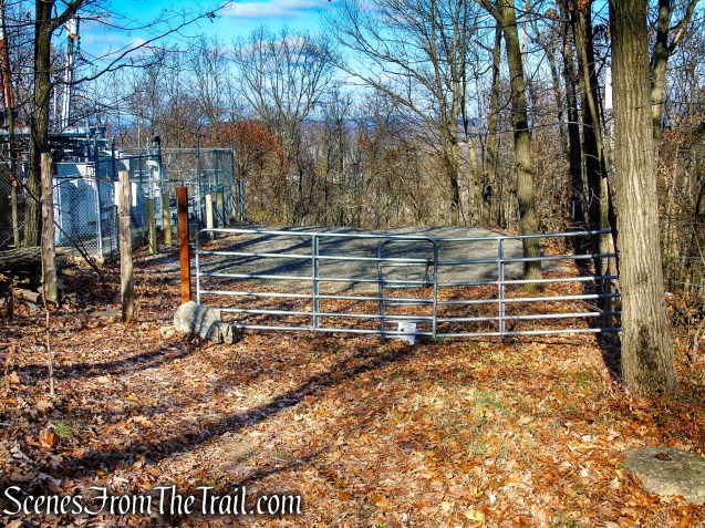 Unpaved road – Snake Hill