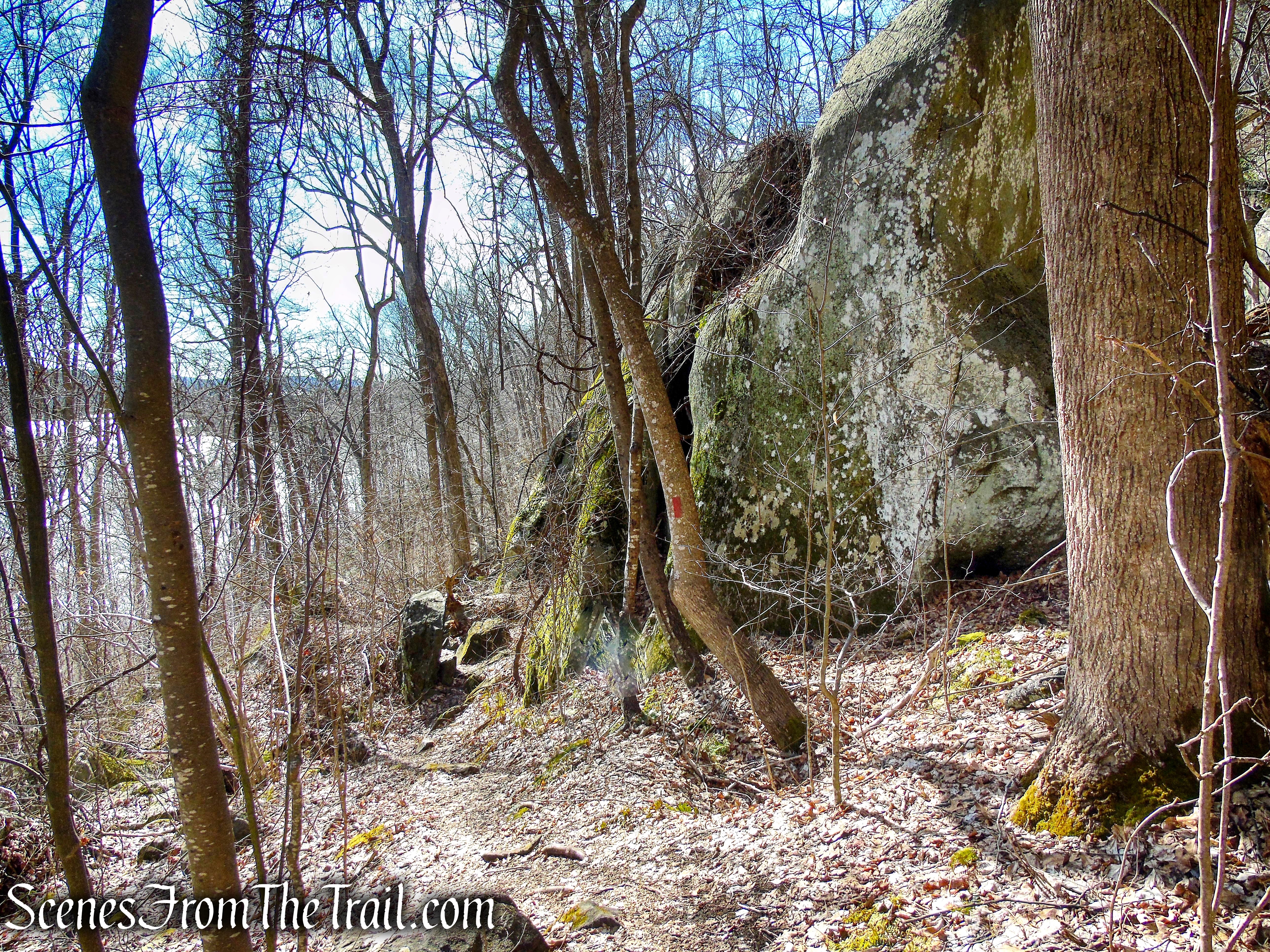 Red Trail - Squantz Pond State Park