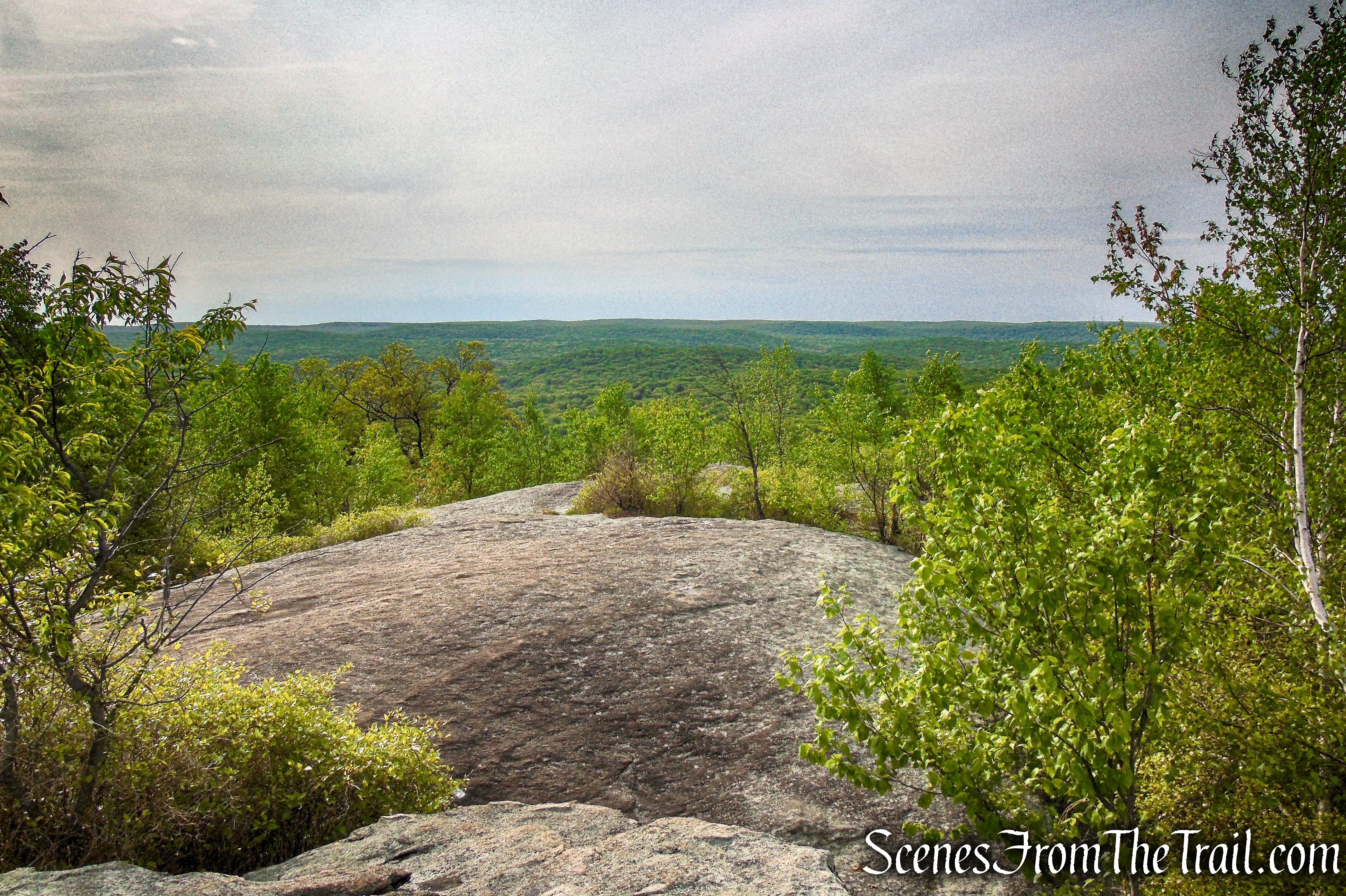 Viewpoint from the Nurian Trail at its terminus with the R-D Trail
