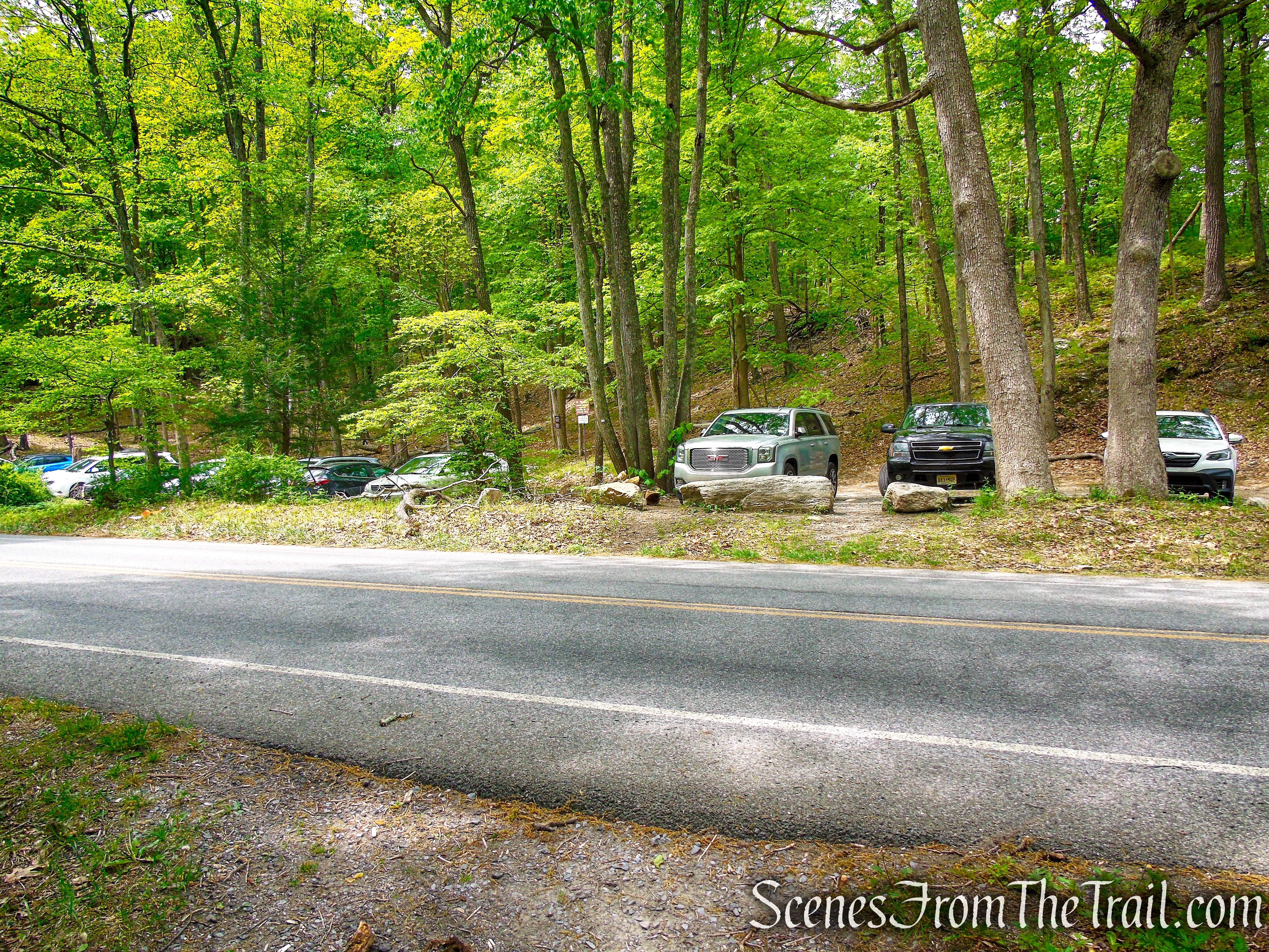 White Bar Trailhead - Harriman State Park