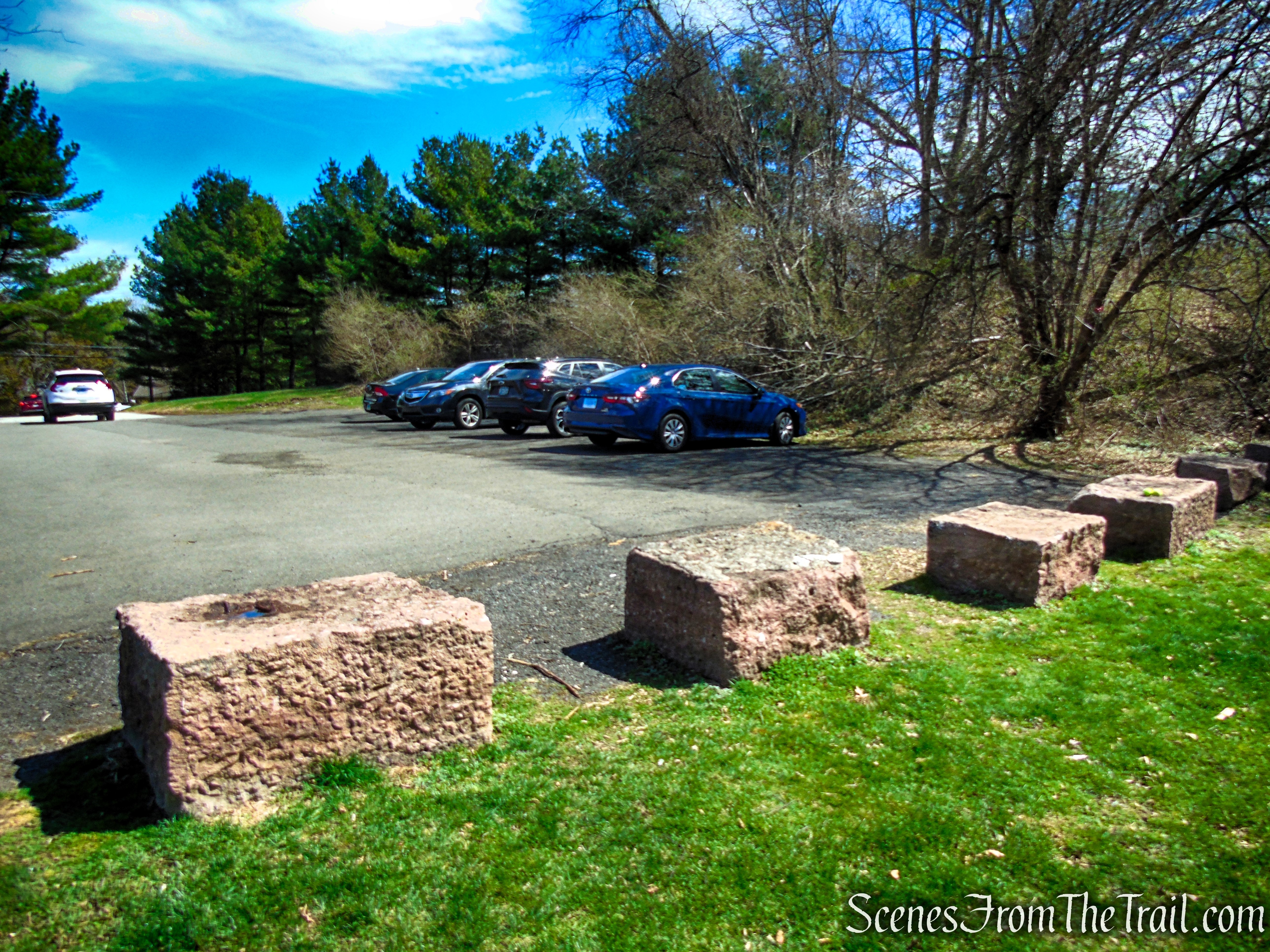 Trailhead parking - Turkey Hill Preserve