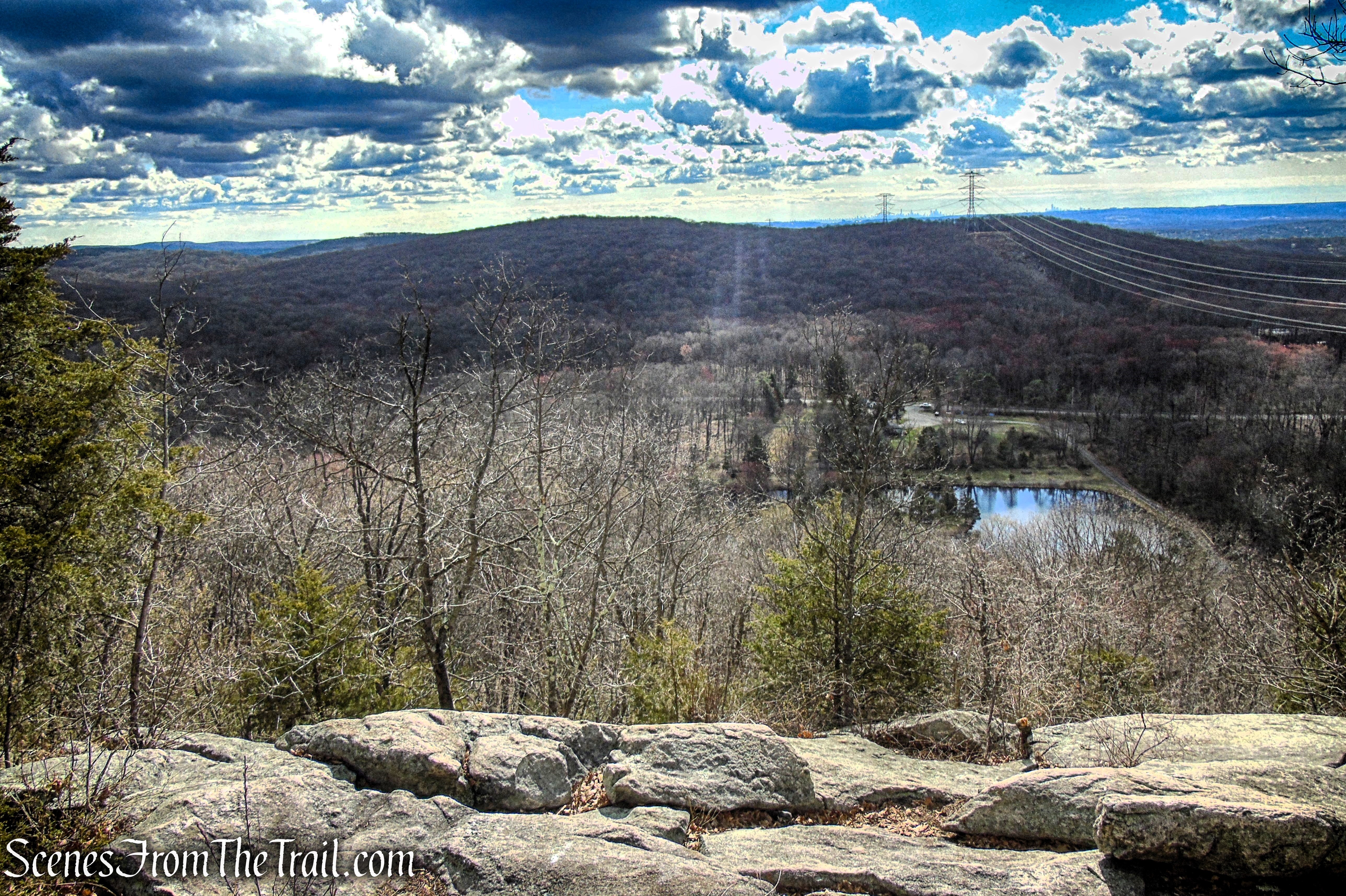 Viewpoint - Blue Trail - Pyramid Mountain