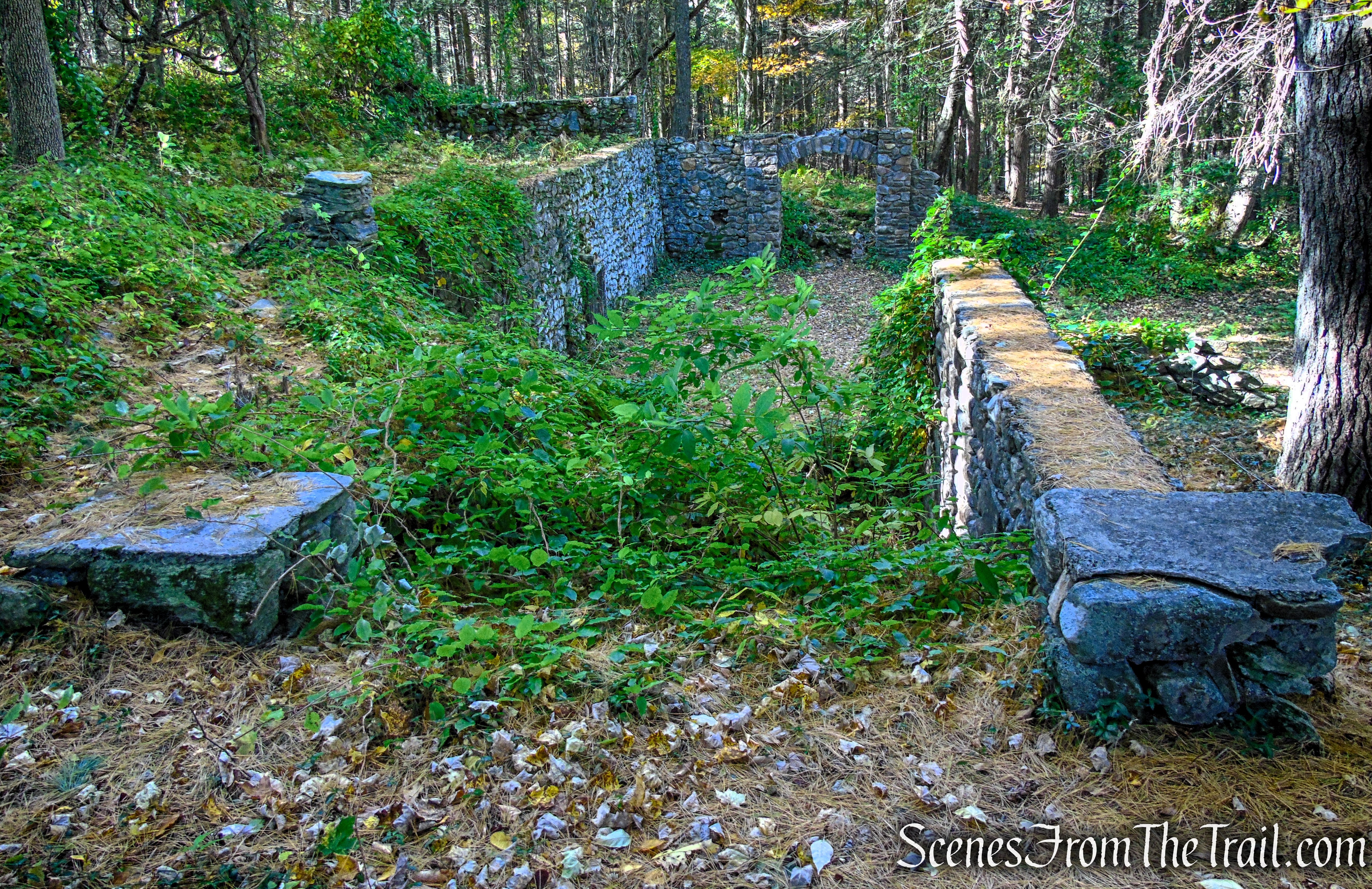 Outbuilding ruins - Ashintully Gardens