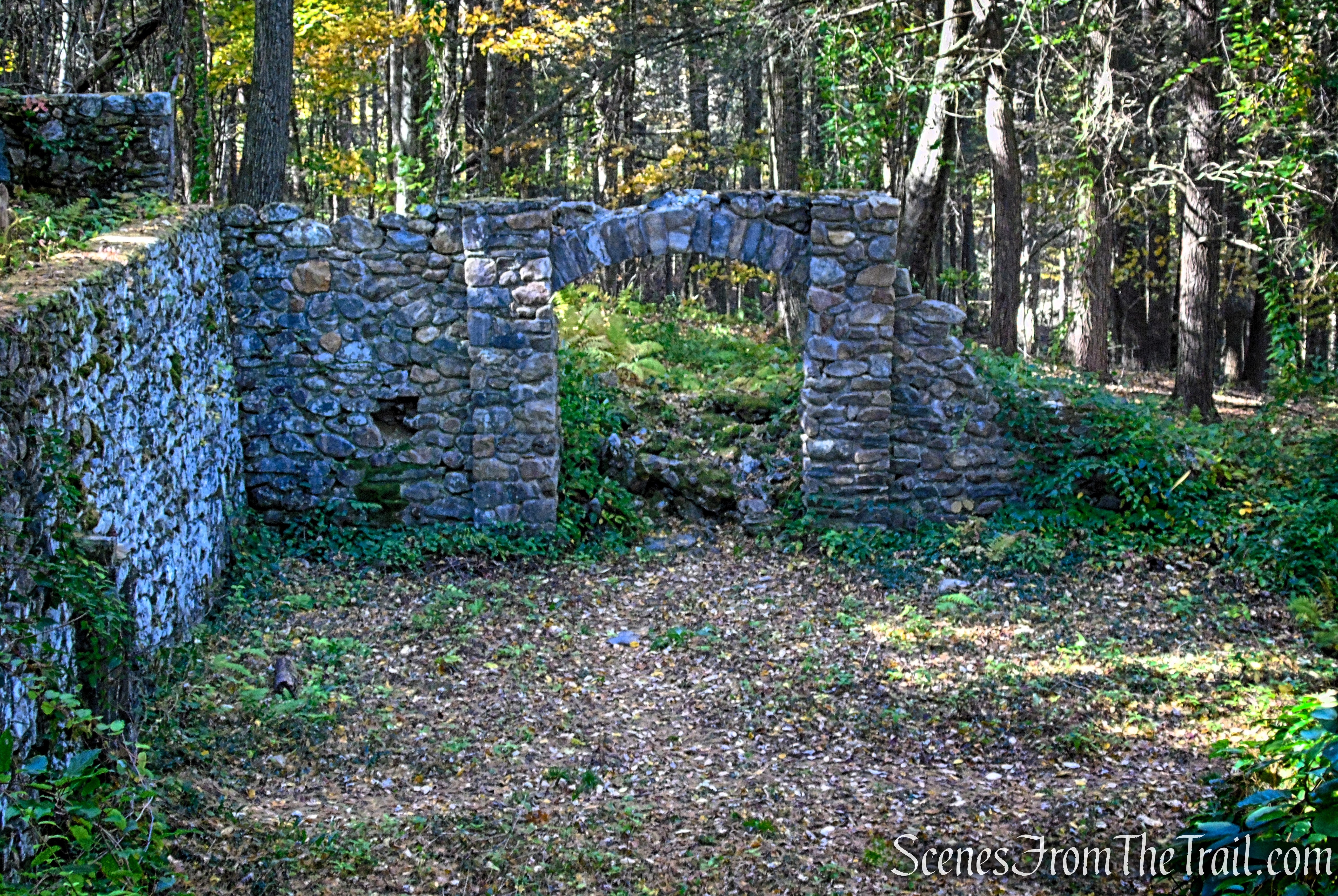 Outbuilding ruins - Ashintully Gardens
